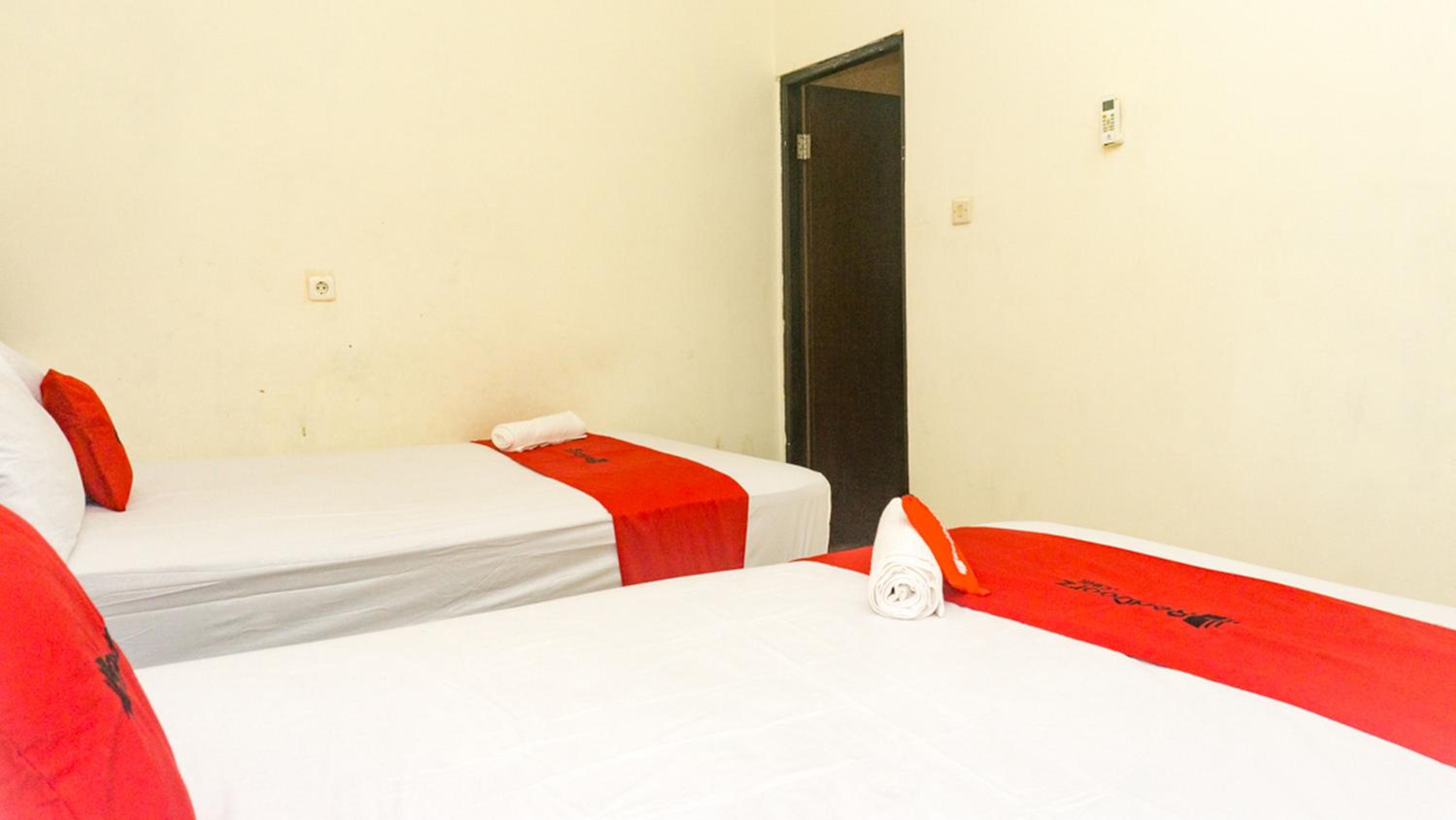 RedDoorz near Sentani Airport Jayapura, Jayapura - 17