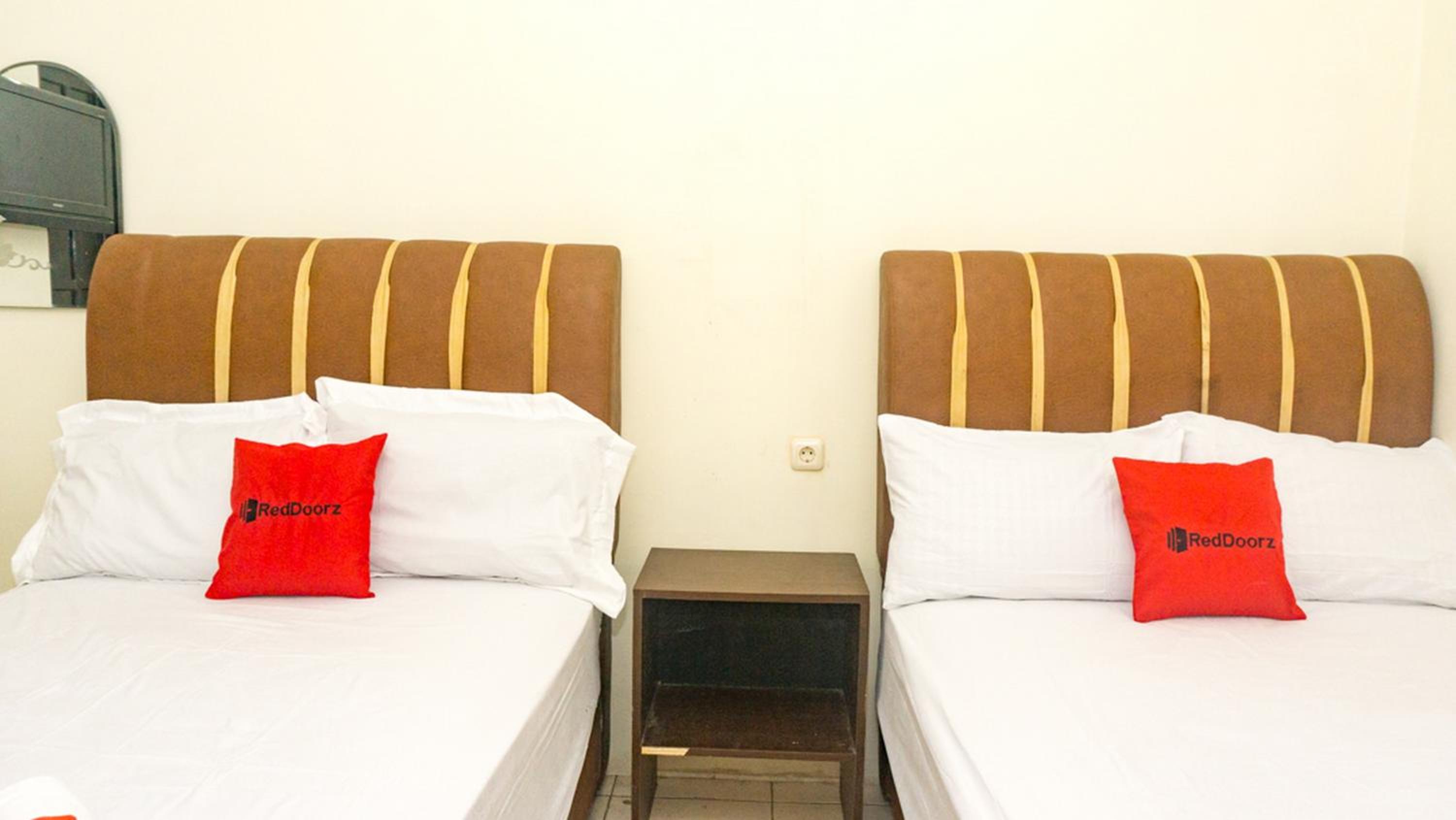 RedDoorz near Sentani Airport Jayapura, Jayapura - 12