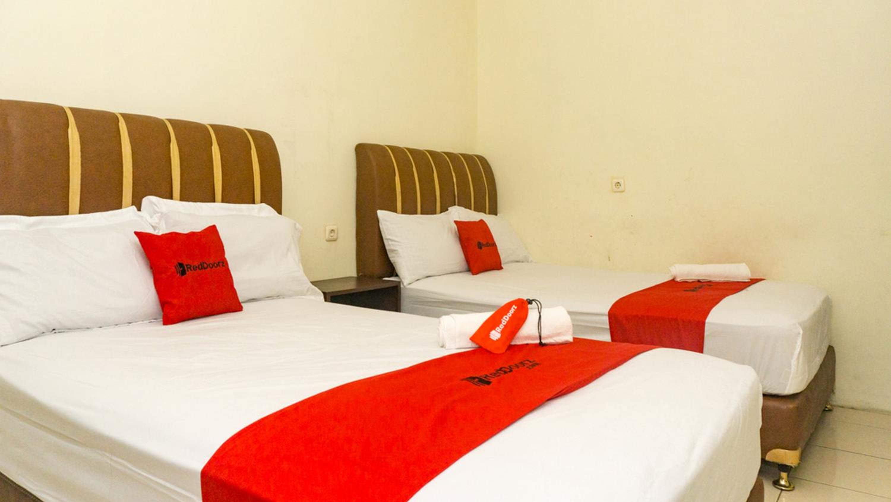 RedDoorz near Sentani Airport Jayapura, Jayapura - 24