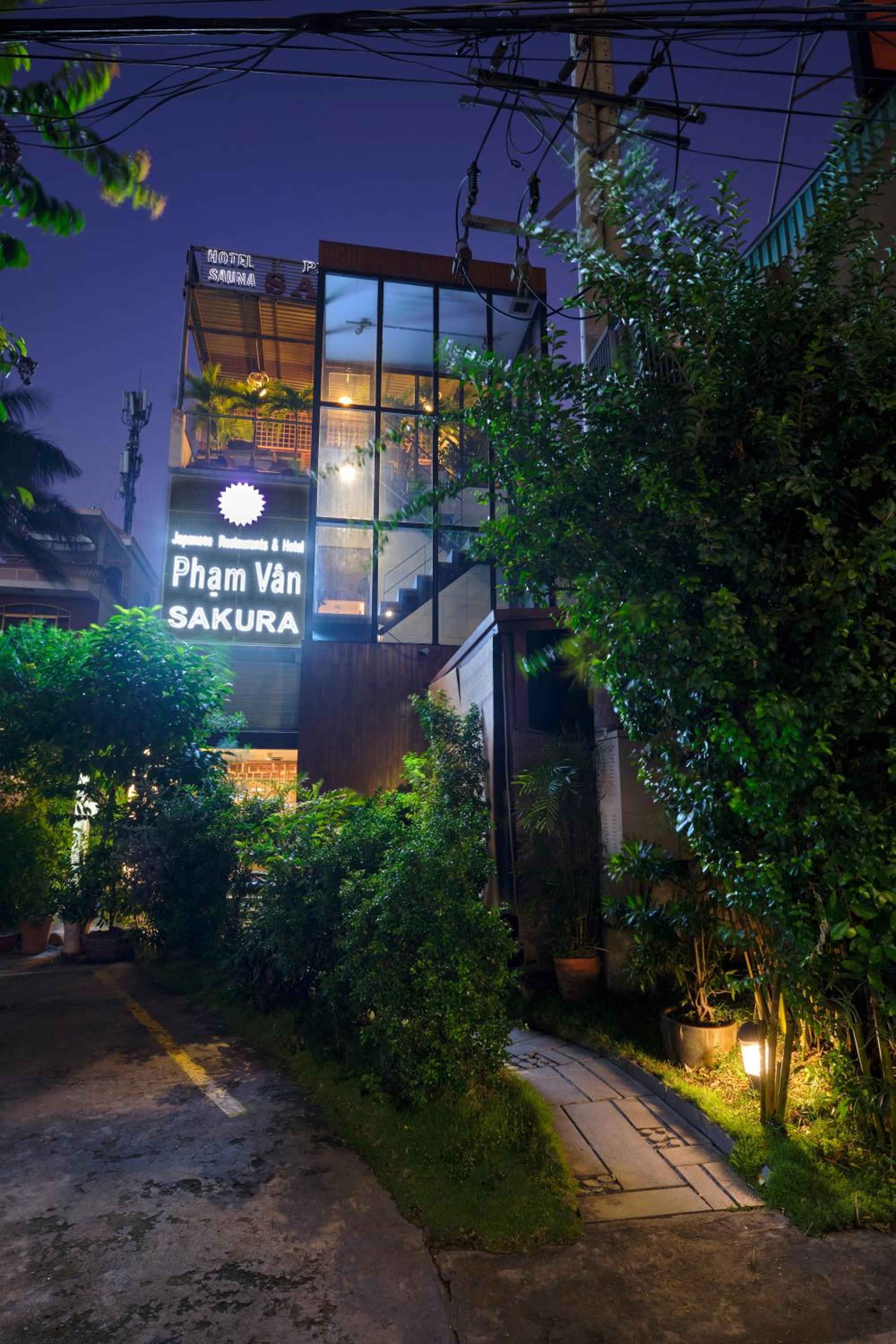 Hotel Phạm Vân Sakura Hotel - Image 1