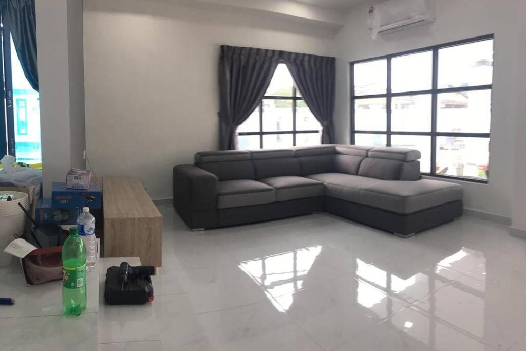 22pax :Taman pelangi Party house nearby midvelly