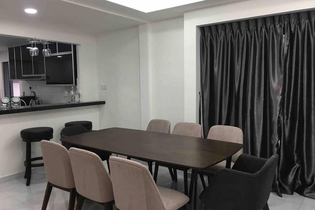 22pax :Taman pelangi Party house nearby midvelly