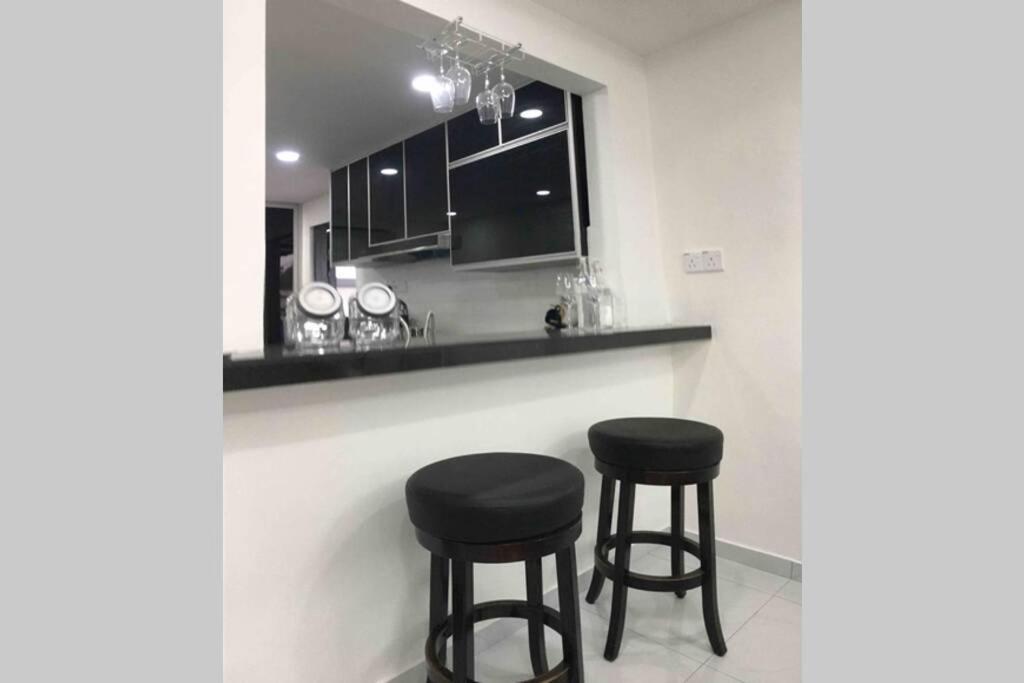 22pax :Taman pelangi Party house nearby midvelly