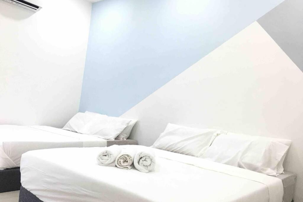 22pax :Taman pelangi Party house nearby midvelly