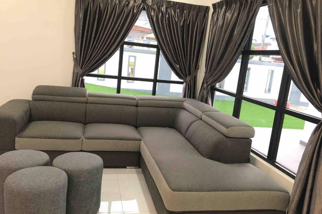 22pax :Taman pelangi Party house nearby midvelly