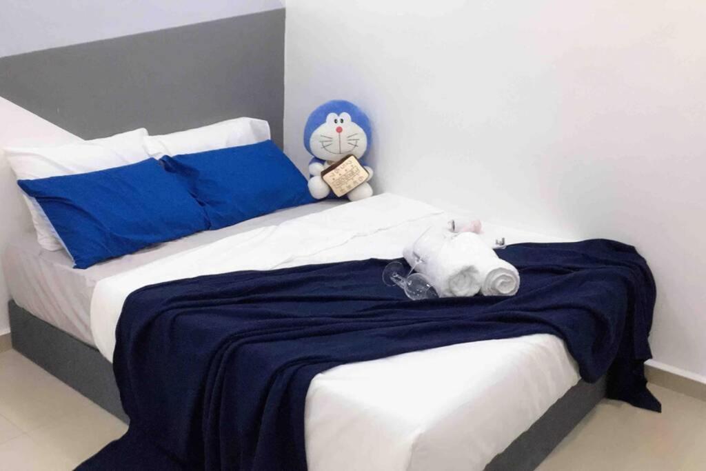 22pax :Taman pelangi Party house nearby midvelly