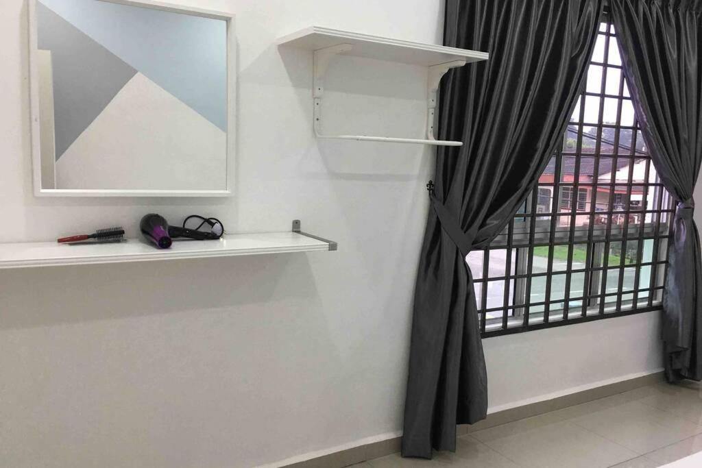 22pax :Taman pelangi Party house nearby midvelly