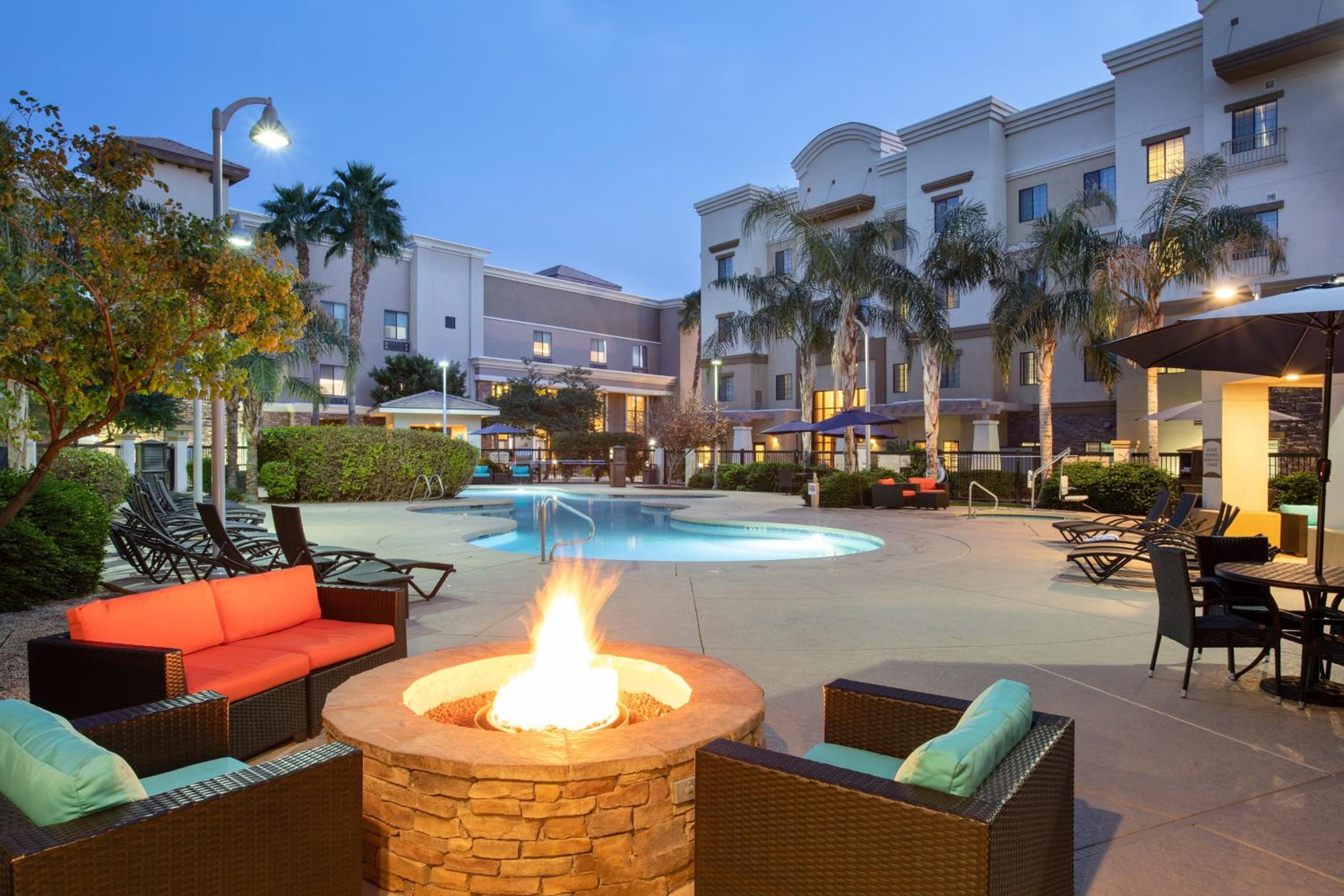 Glendale Vacations - Holiday Inn Express  Suites Phoenix Glendale Dist, an IHG Hotel - Property Image 7
