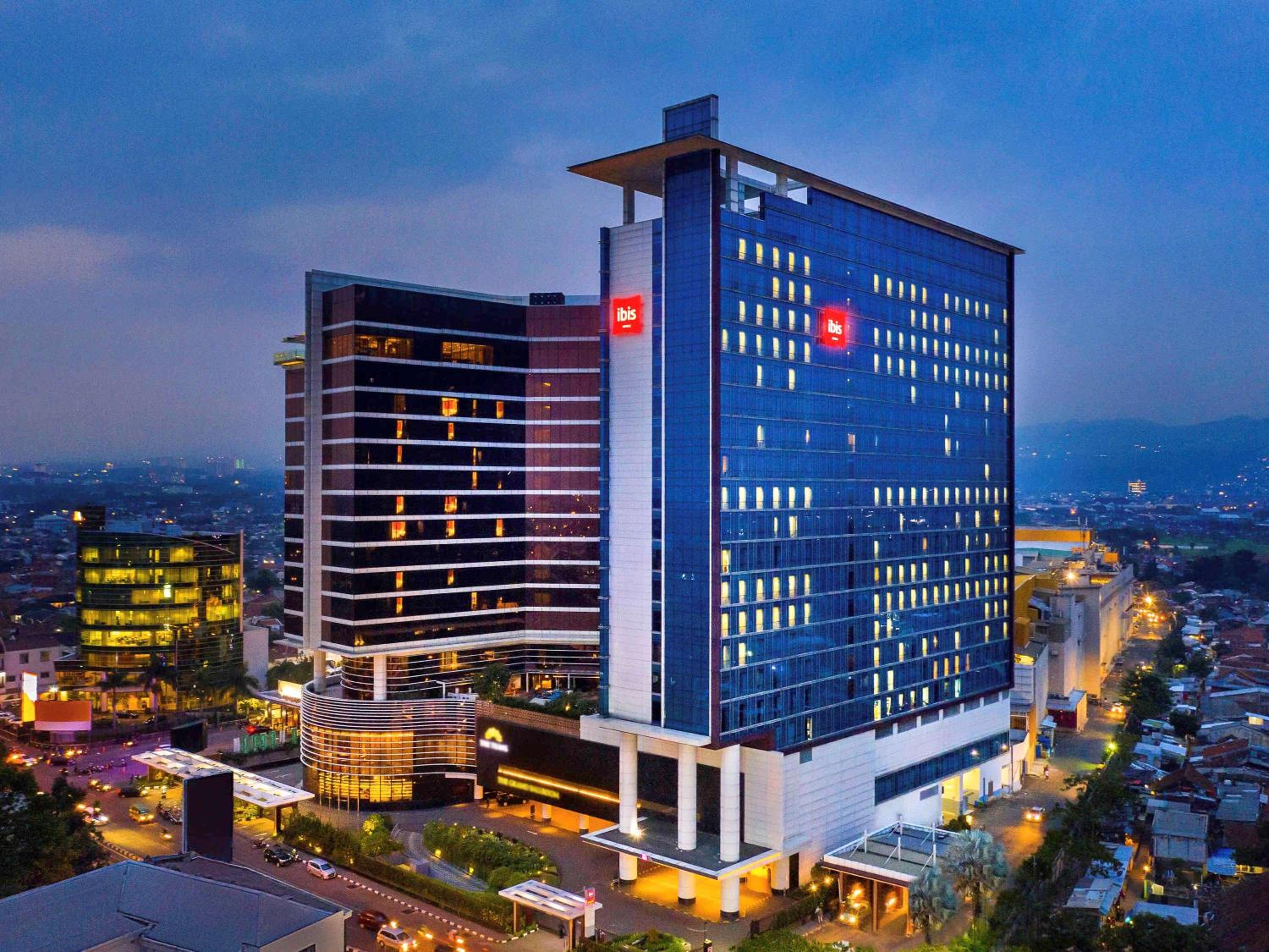 Hotel Ibis Bandung Trans Studio - Image 1