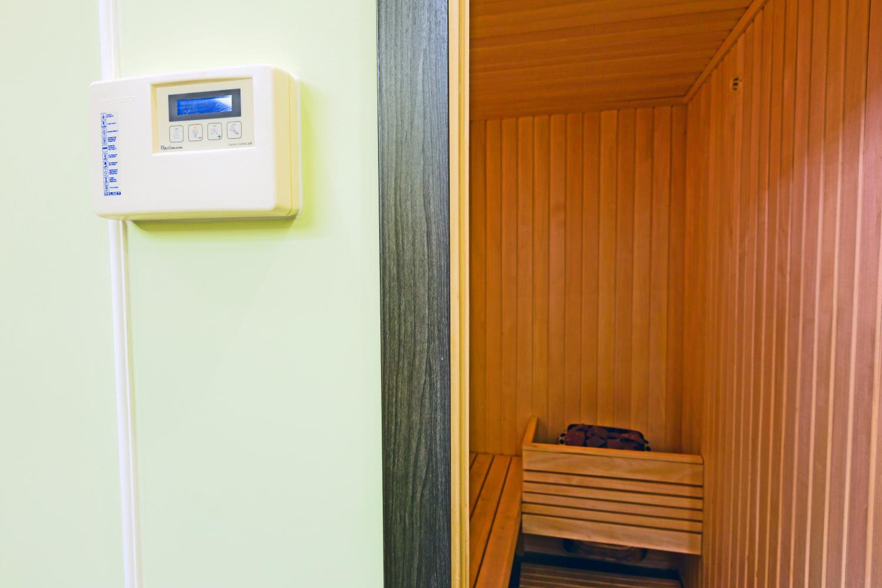 Hammam Jacuzzi and Dry Sauna Luxury Spa Apartment view 5