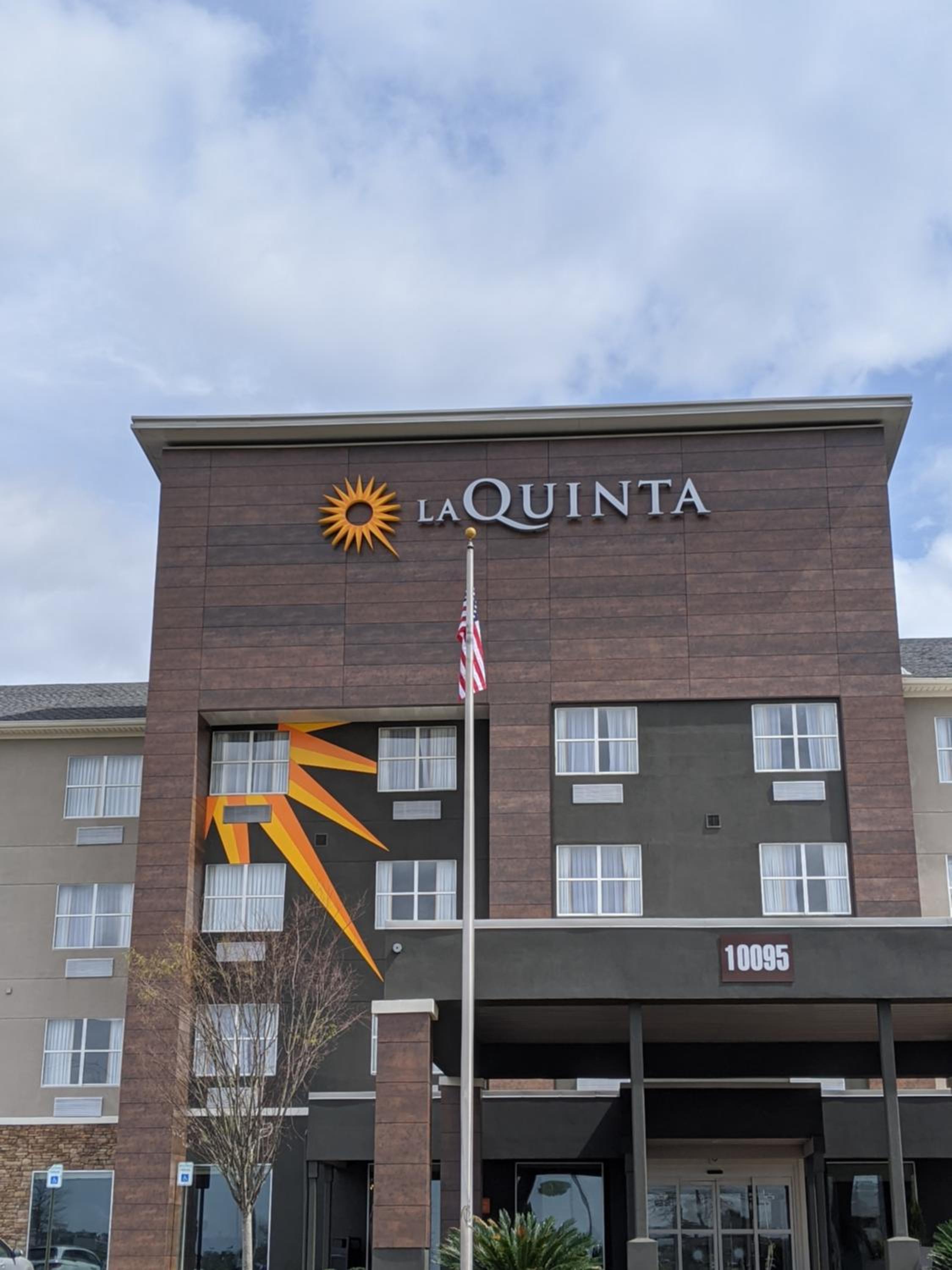 Hotel La Quinta by Wyndham Montgomery - Image 1