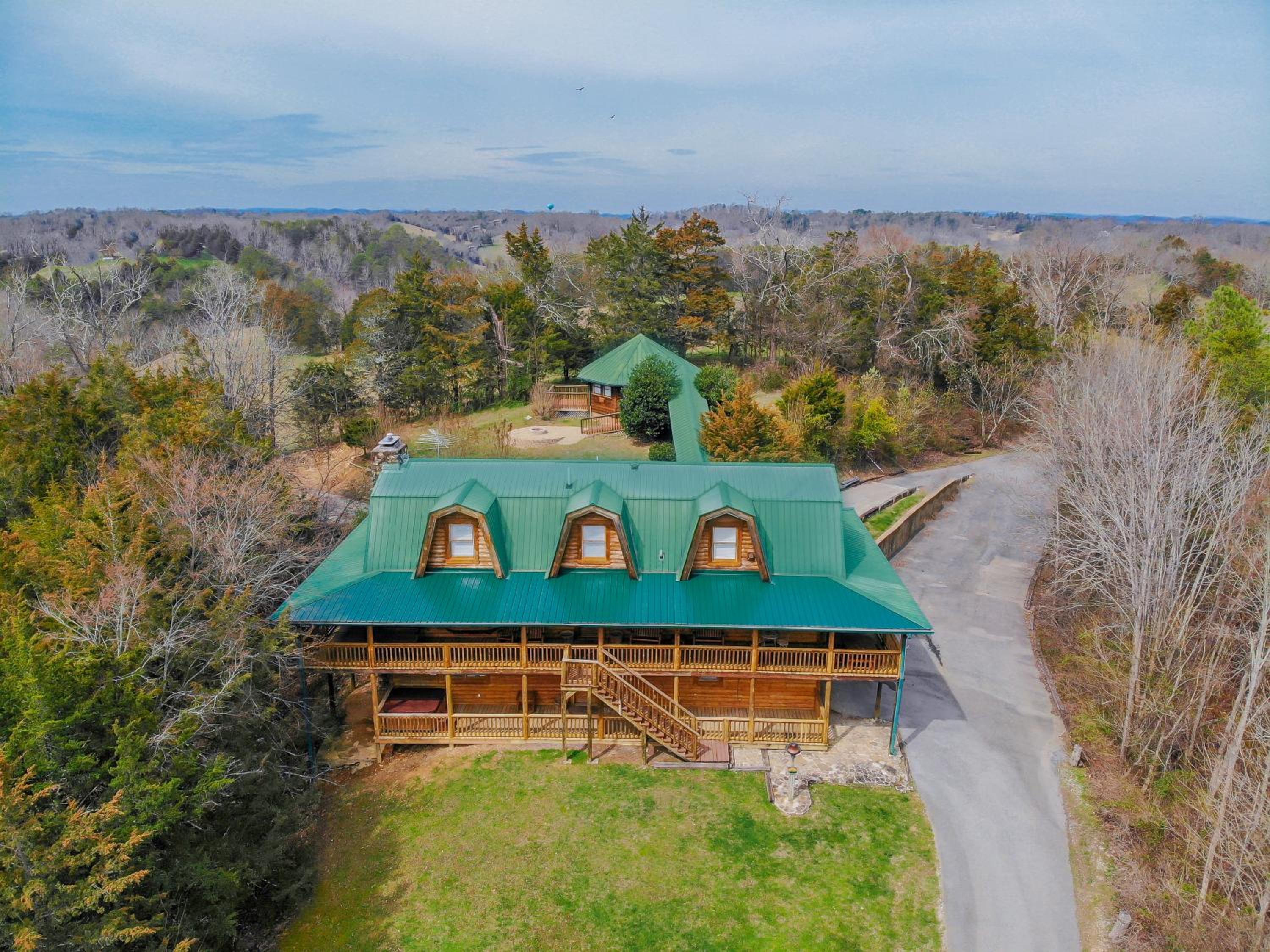 Smoky Bear Lodge with Guest House, Hot Tub, 560 FREE tickets each paid day!!! view 2