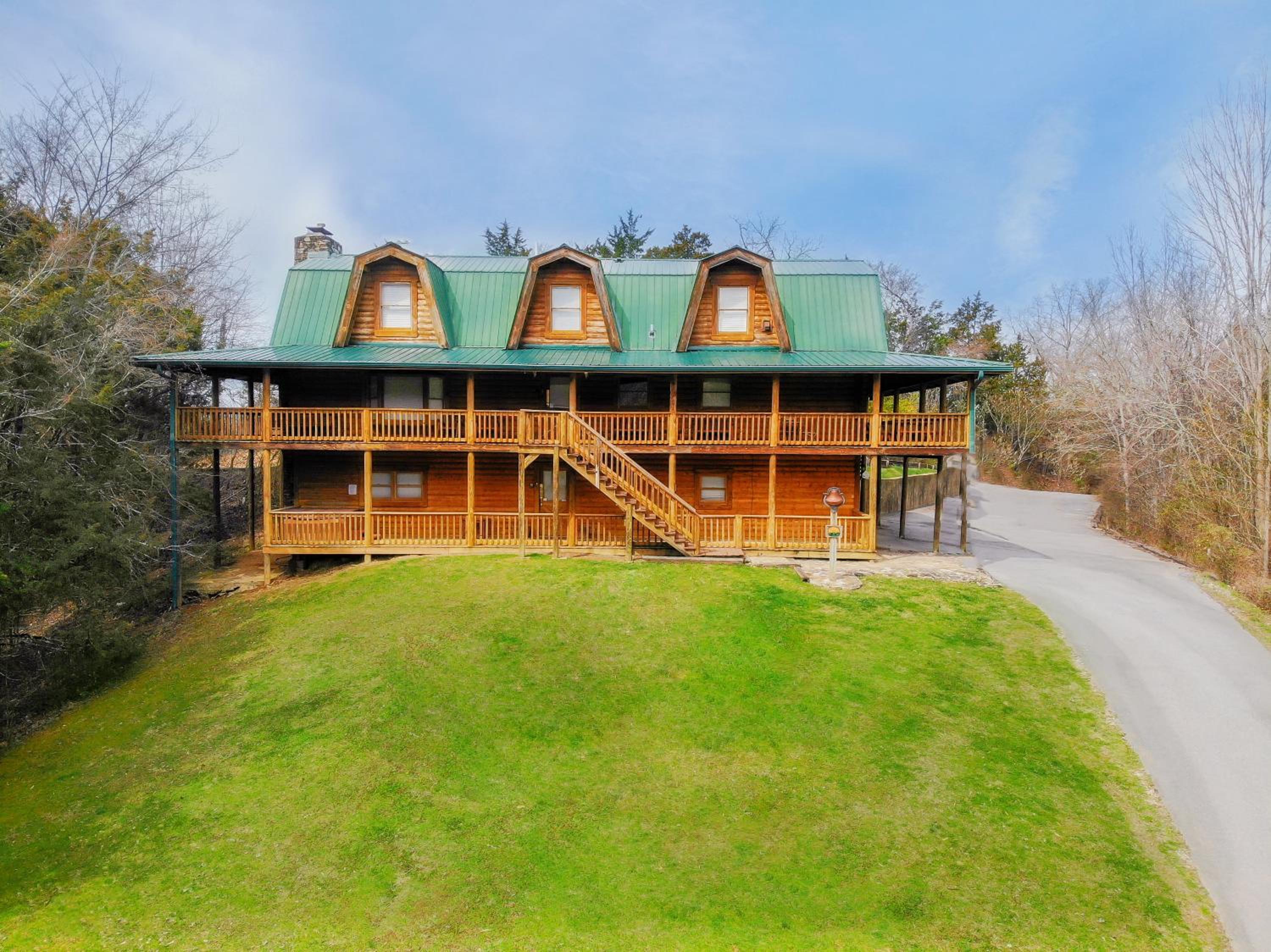 Smoky Bear Lodge with Guest House, Hot Tub, 560 FREE tickets each paid day!!! view 3