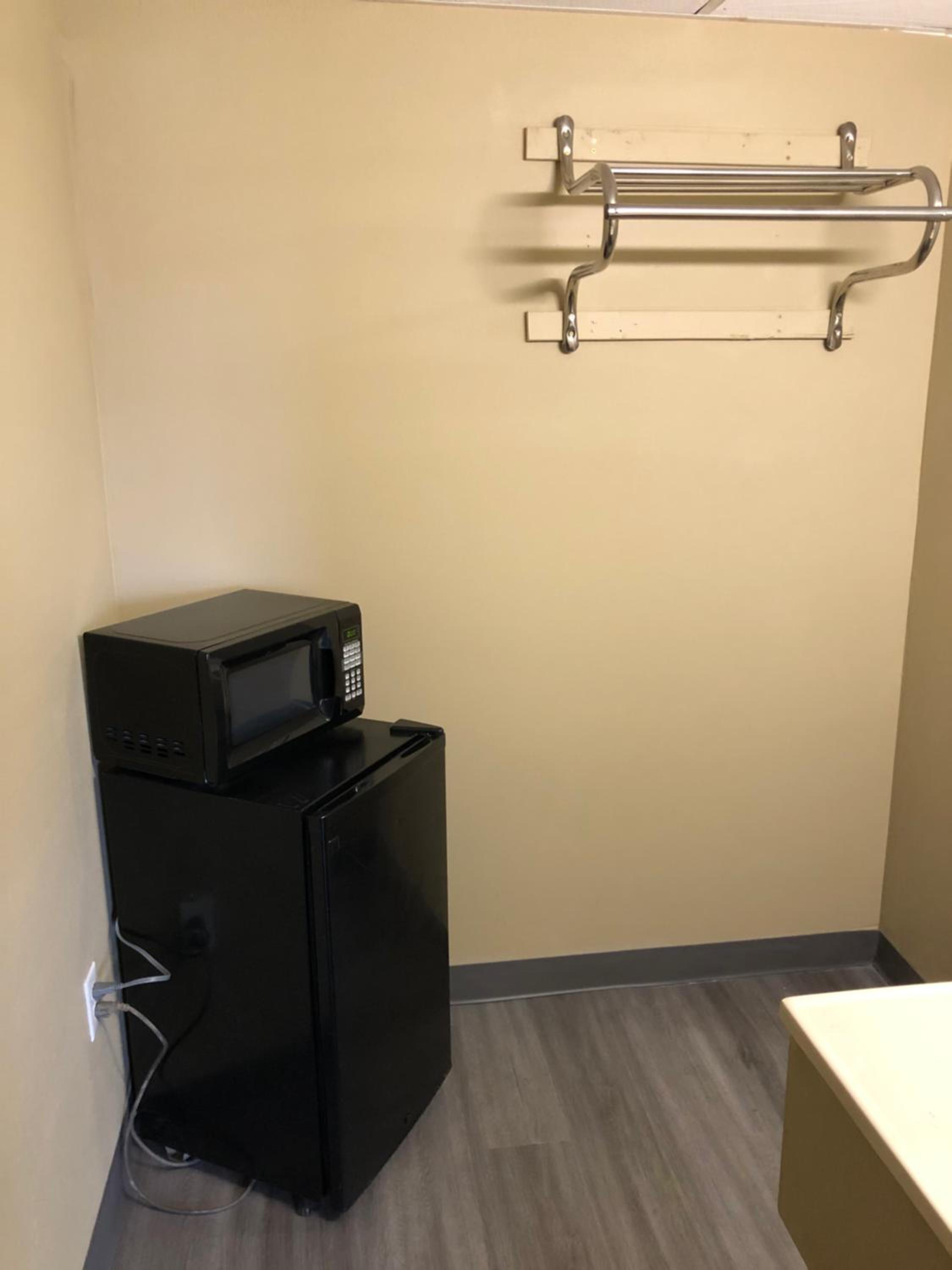 Deluxe Inn & Suites By OYO Miami OK, photo 12