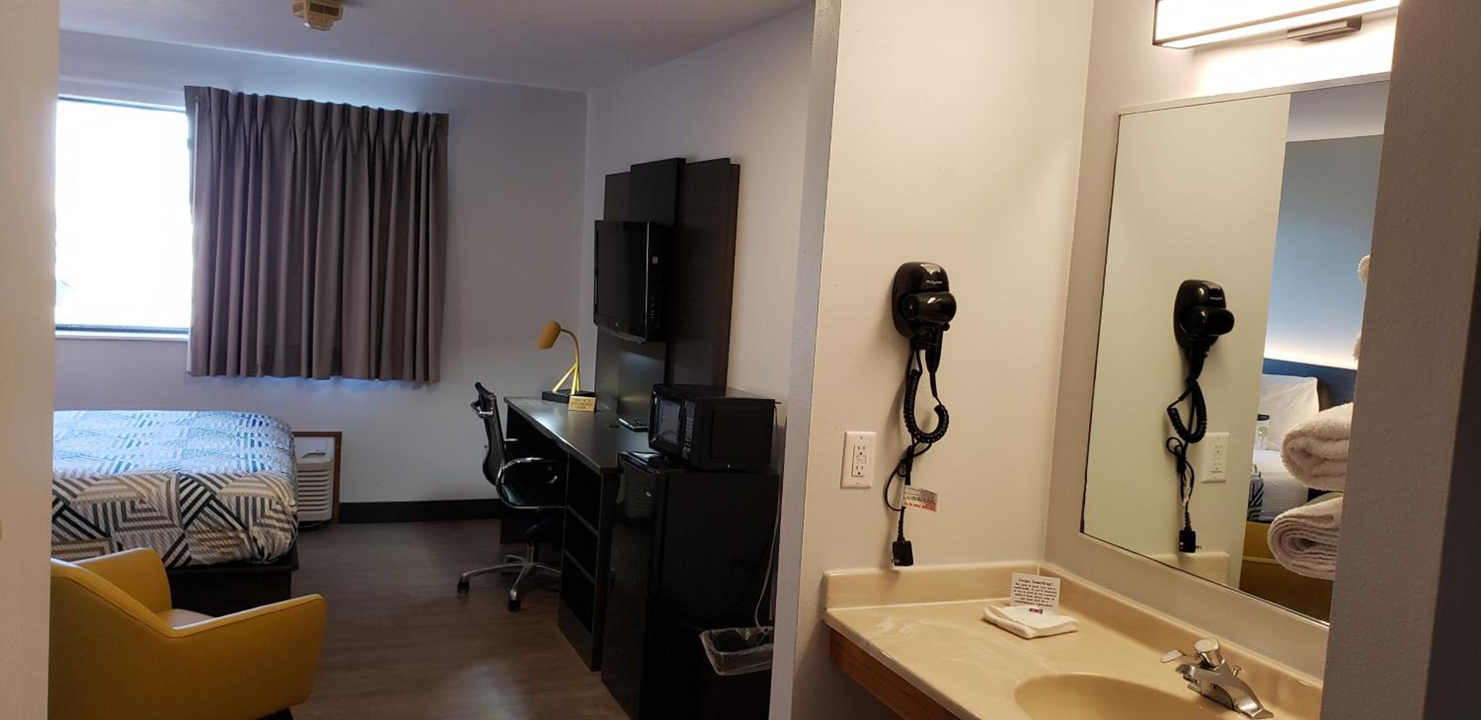 Motel 6-Kewanee, IL - Property Image 51