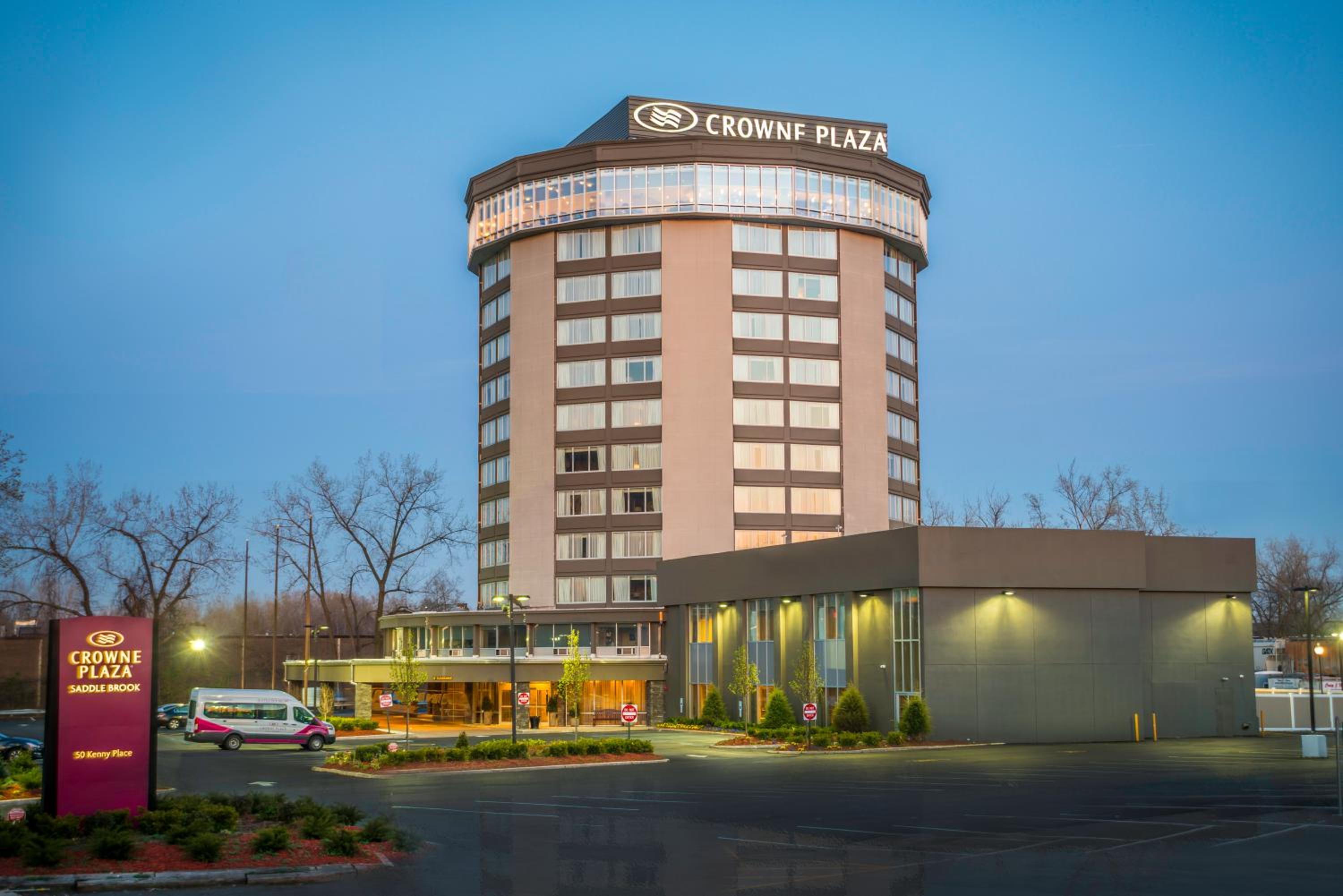 Hotel Crowne Plaza Saddle Brook, an IHG Hotel - Image 1