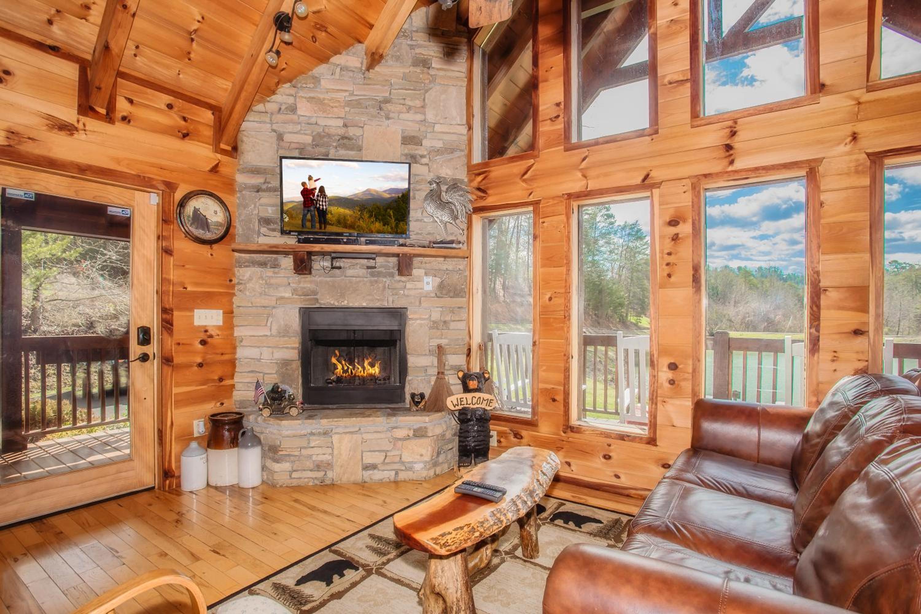 Lazy Bear Lake, Fishing, Hot Tub, WIFI, 560 in FREE Attraction tickets each paid day! view 2