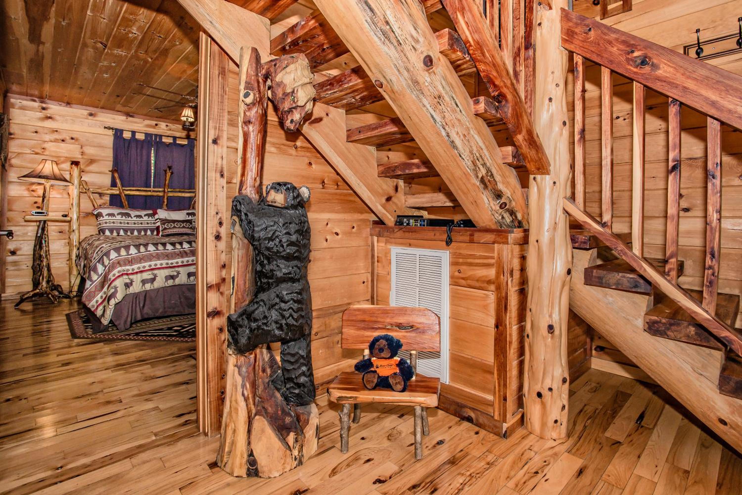 Lazy Bear Lake, Fishing, Hot Tub, WIFI, 560 in FREE Attraction tickets each paid day! view 5