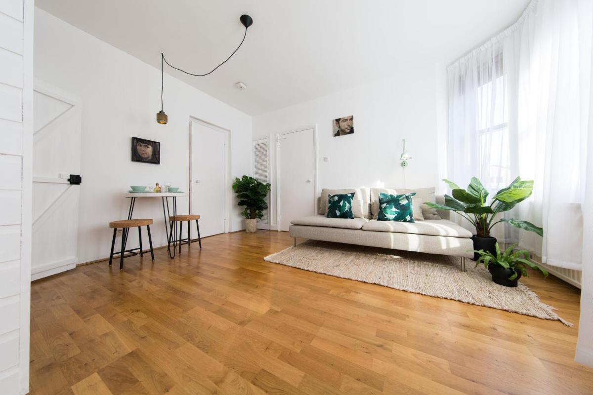 The Log Cabin in Holborn, by the Design Traveller