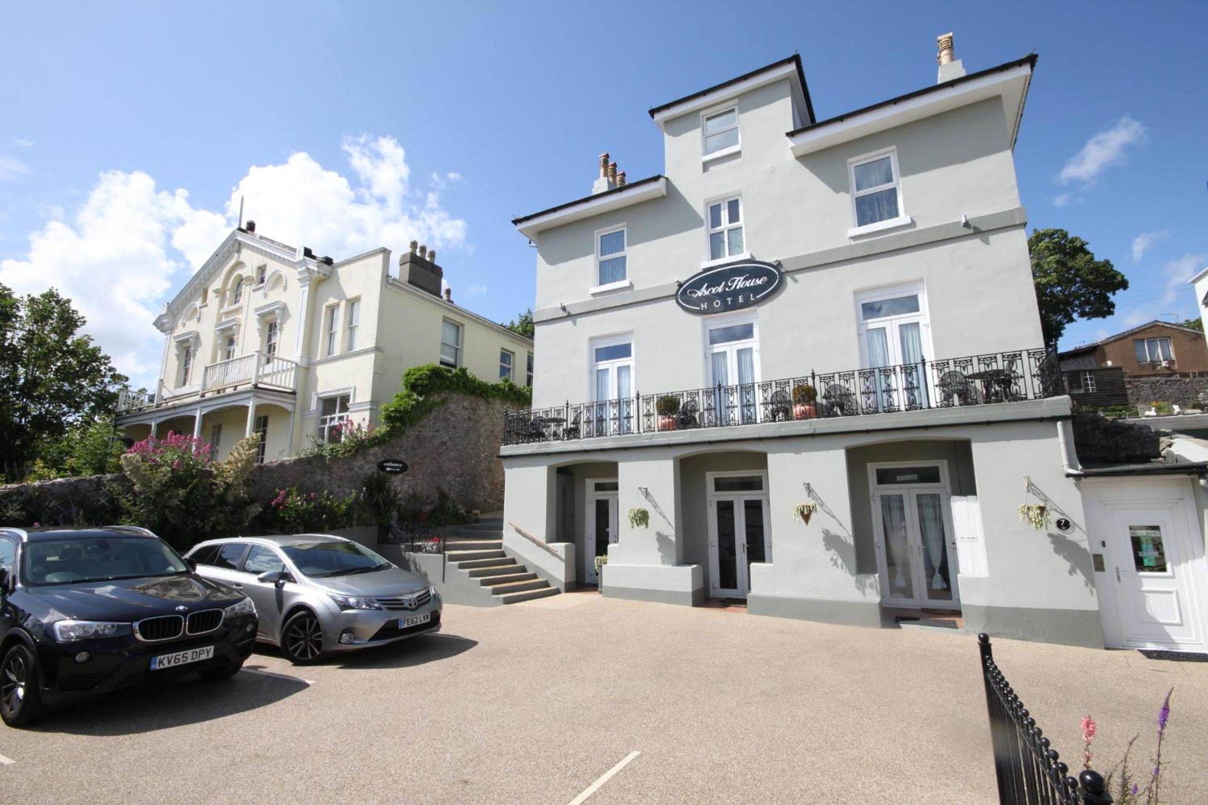 Ascot House Hotel