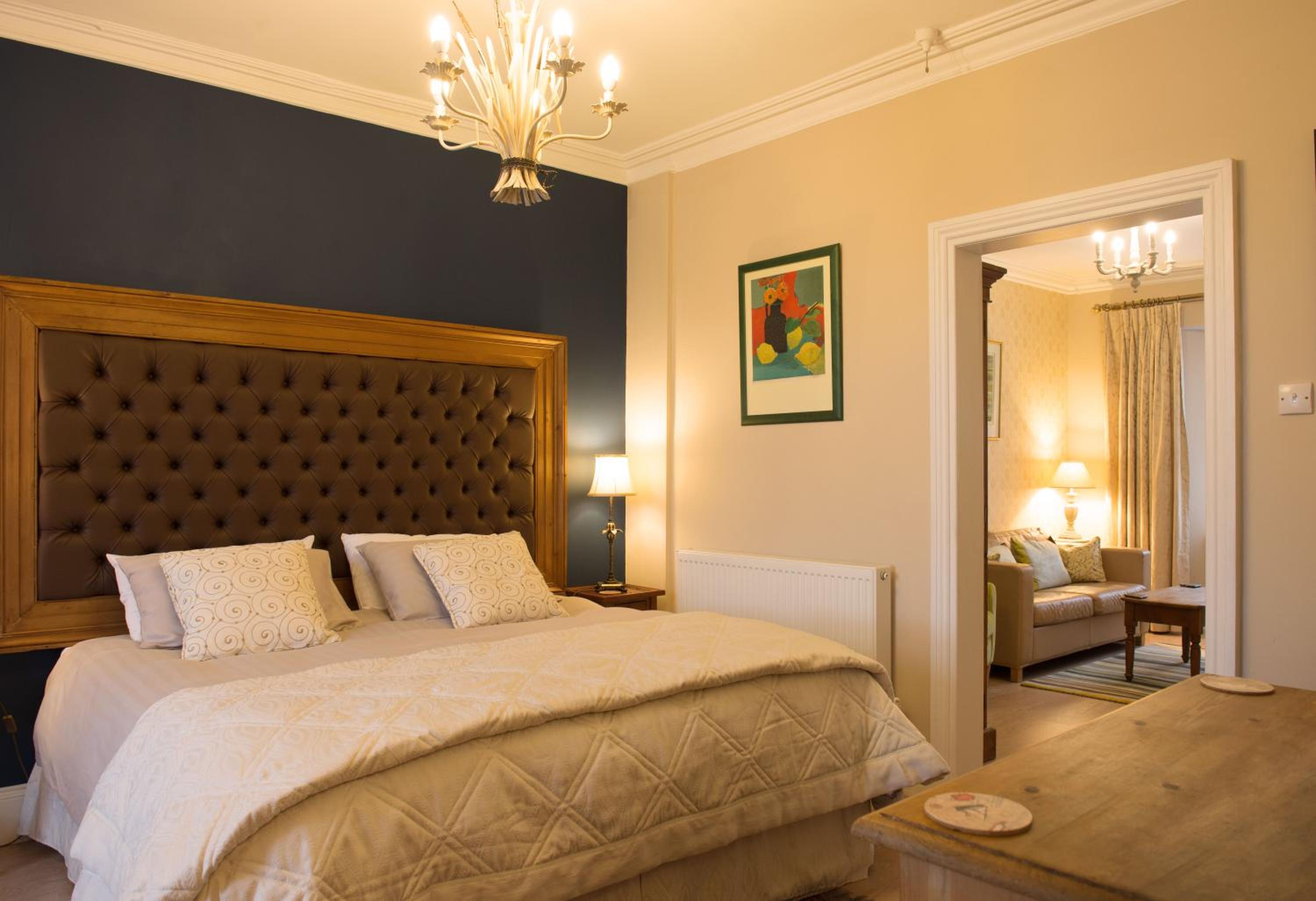 Ascot House Hotel