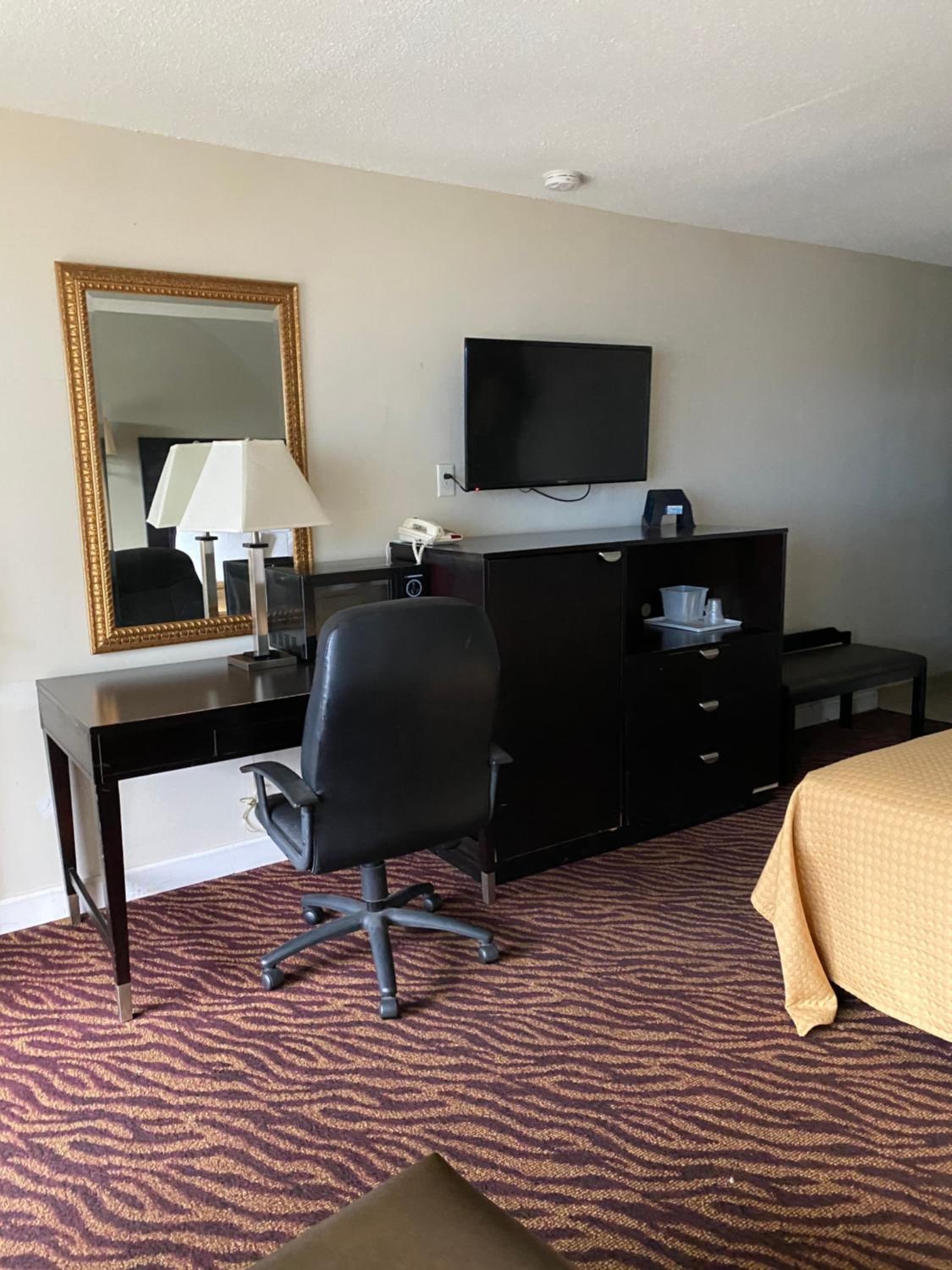 Red Carpet Inn & Suites - Danville