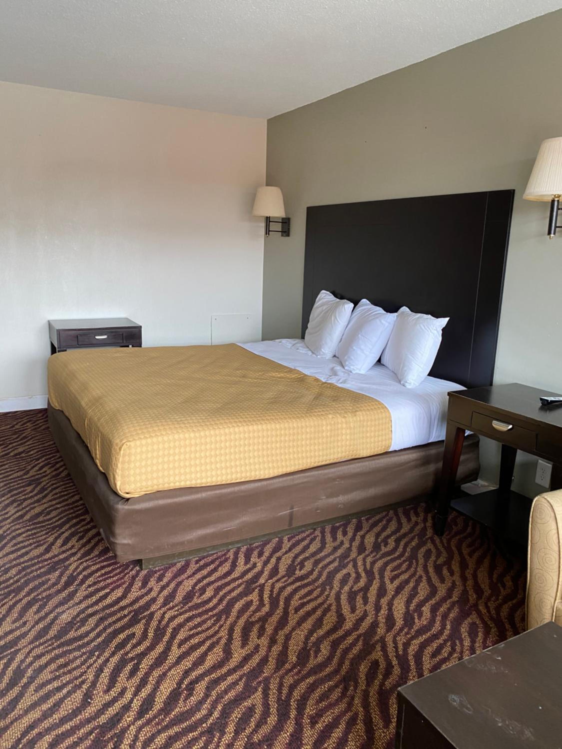 Red Carpet Inn & Suites - Danville
