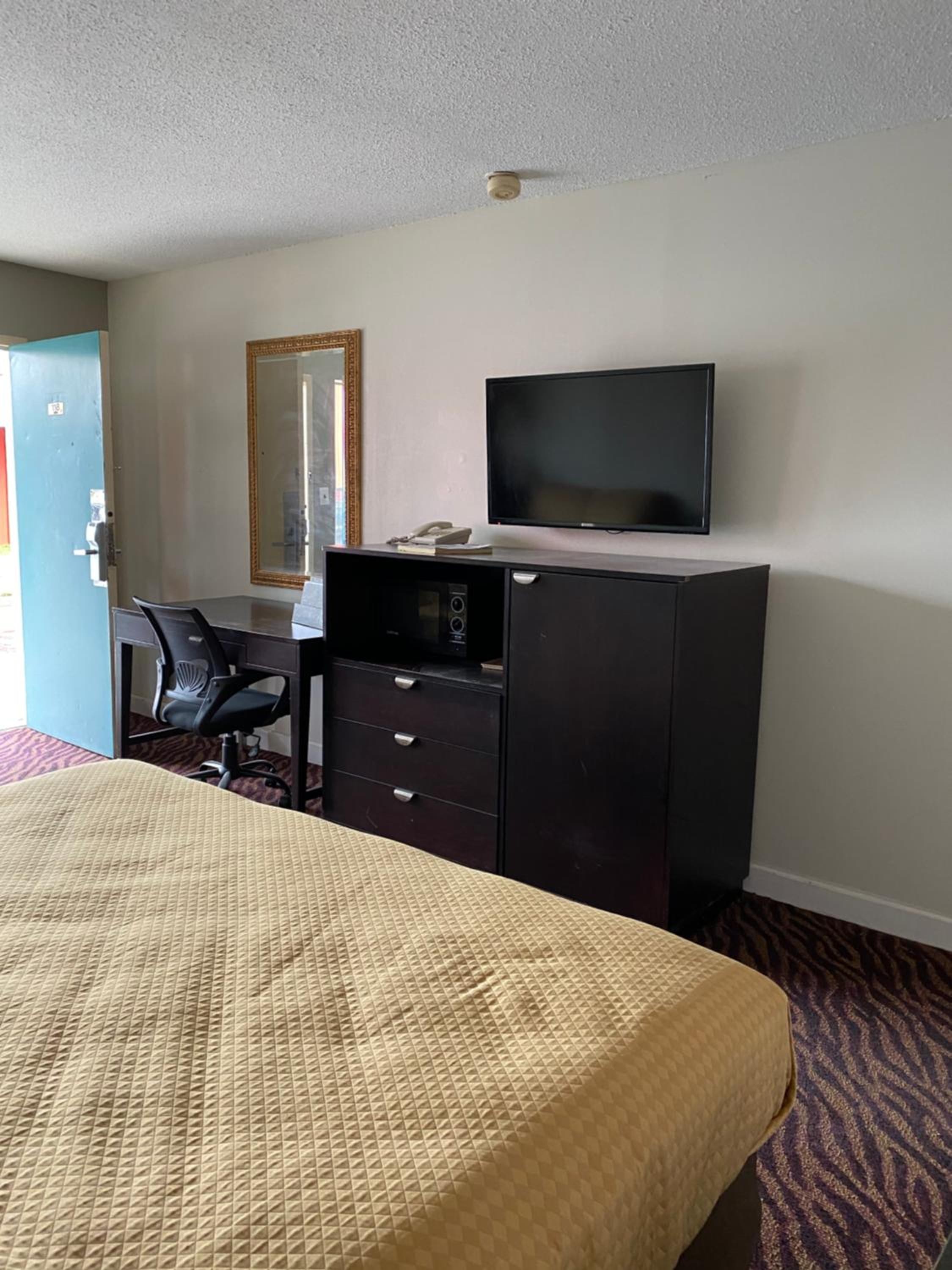 Red Carpet Inn & Suites - Danville