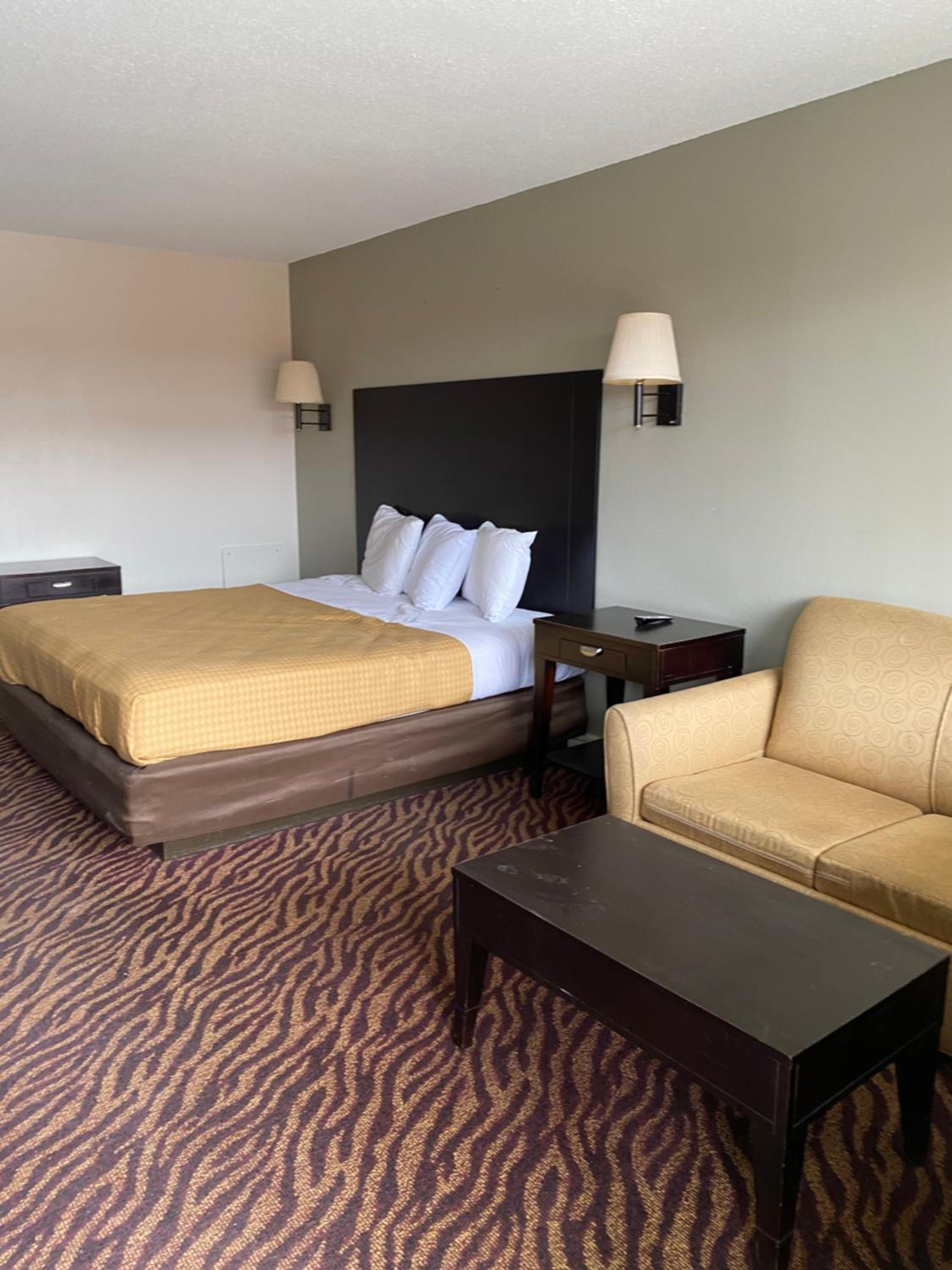 Red Carpet Inn & Suites - Danville