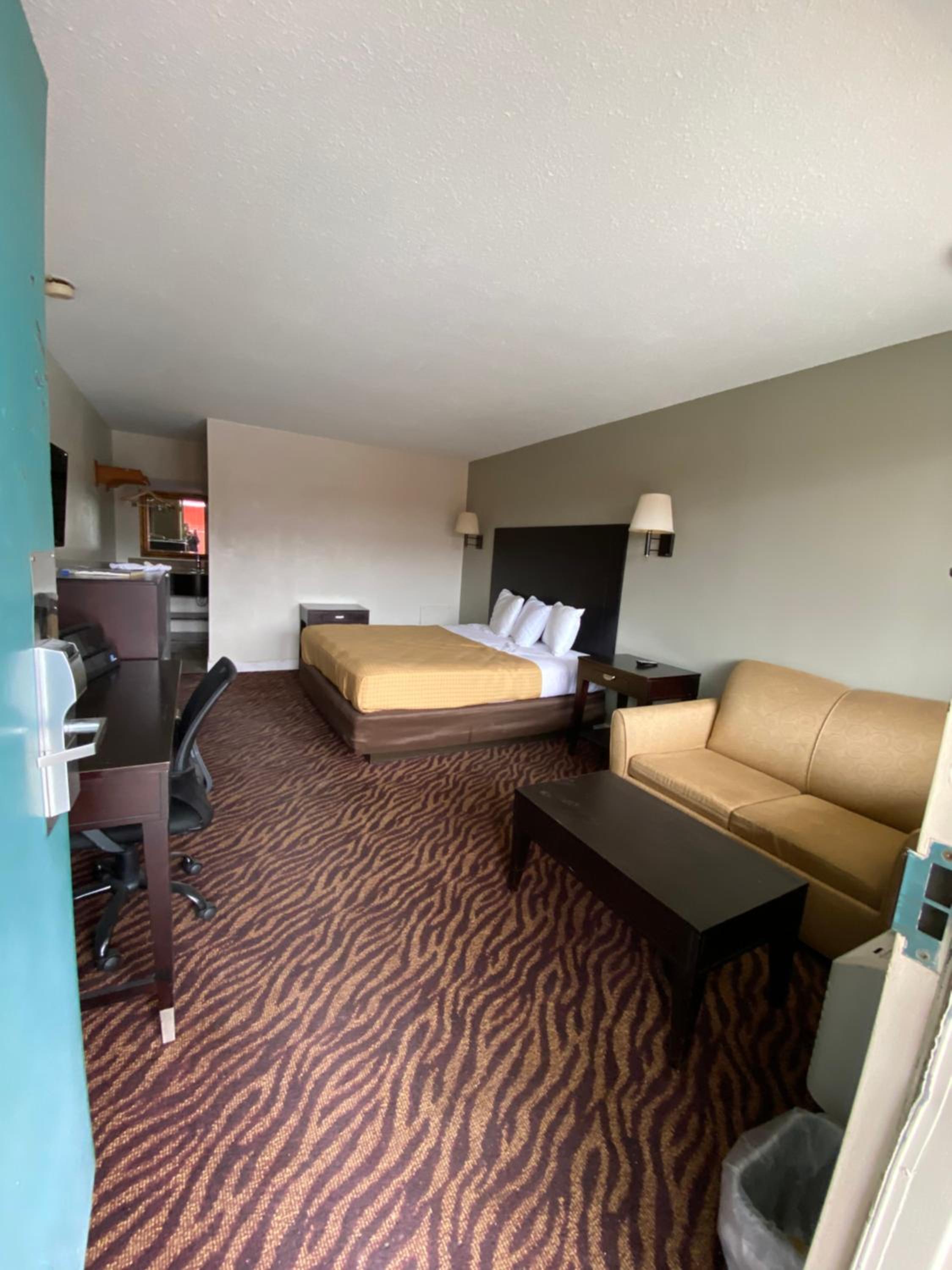 Red Carpet Inn & Suites - Danville