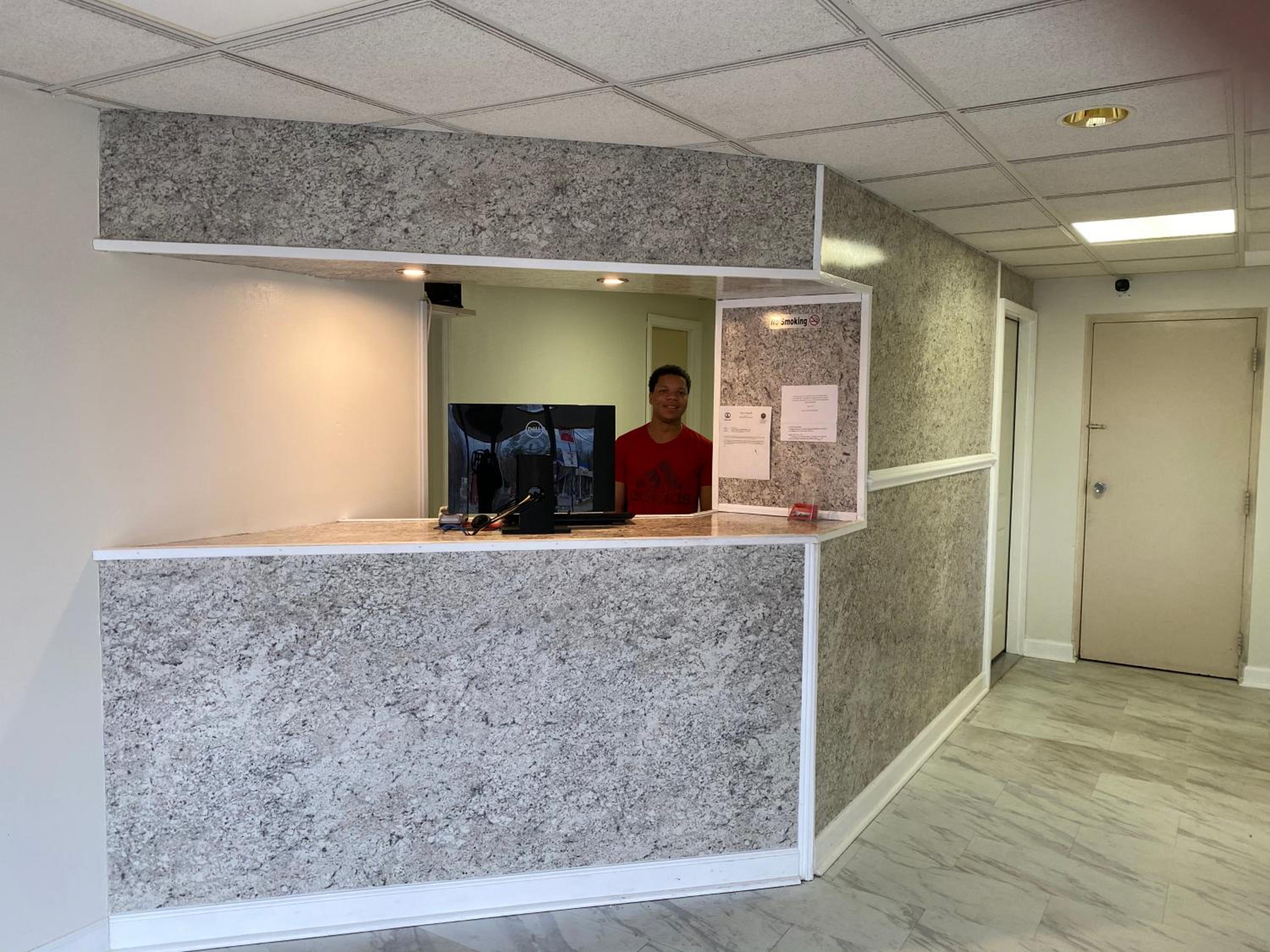 Red Carpet Inn & Suites - Danville
