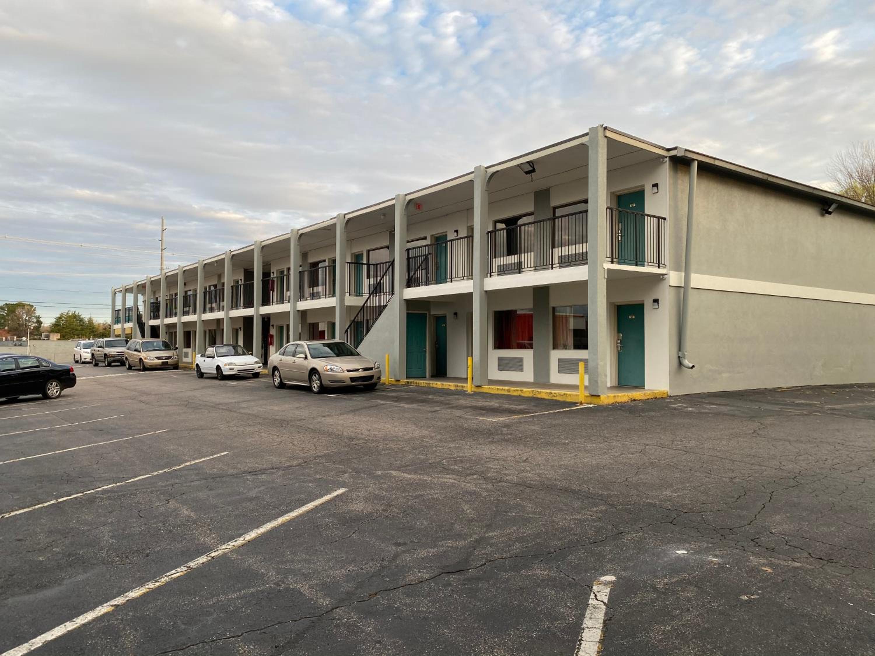 Red Carpet Inn & Suites - Danville
