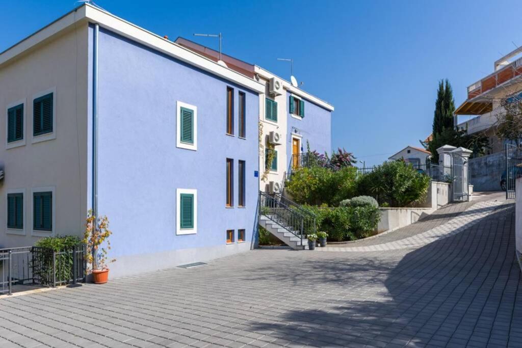SeaEsta apartment Pool and Beach view 2