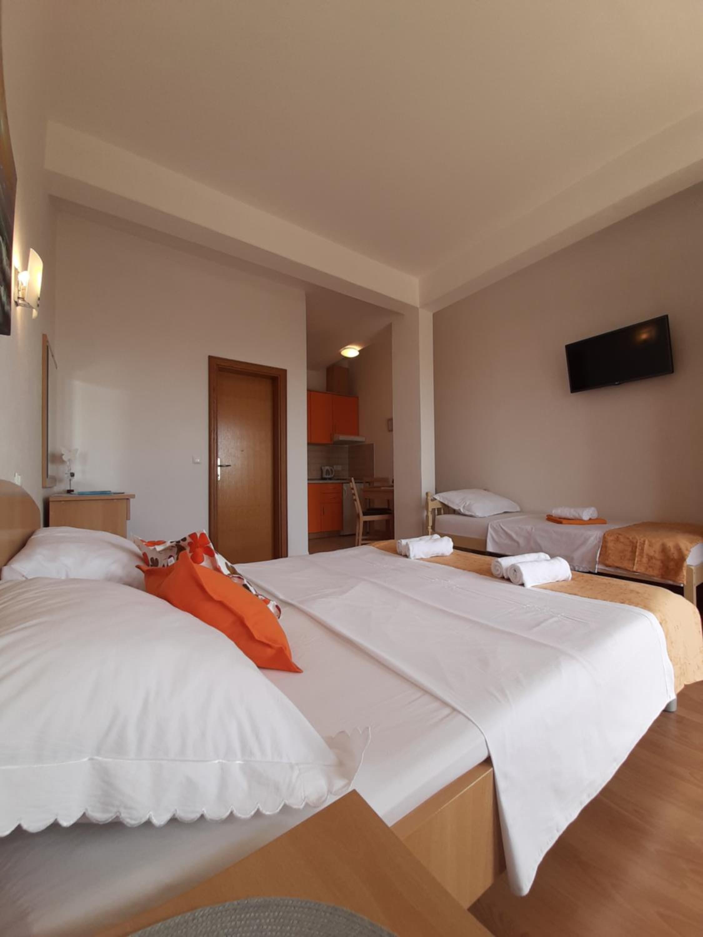 Apartments Akmadzic