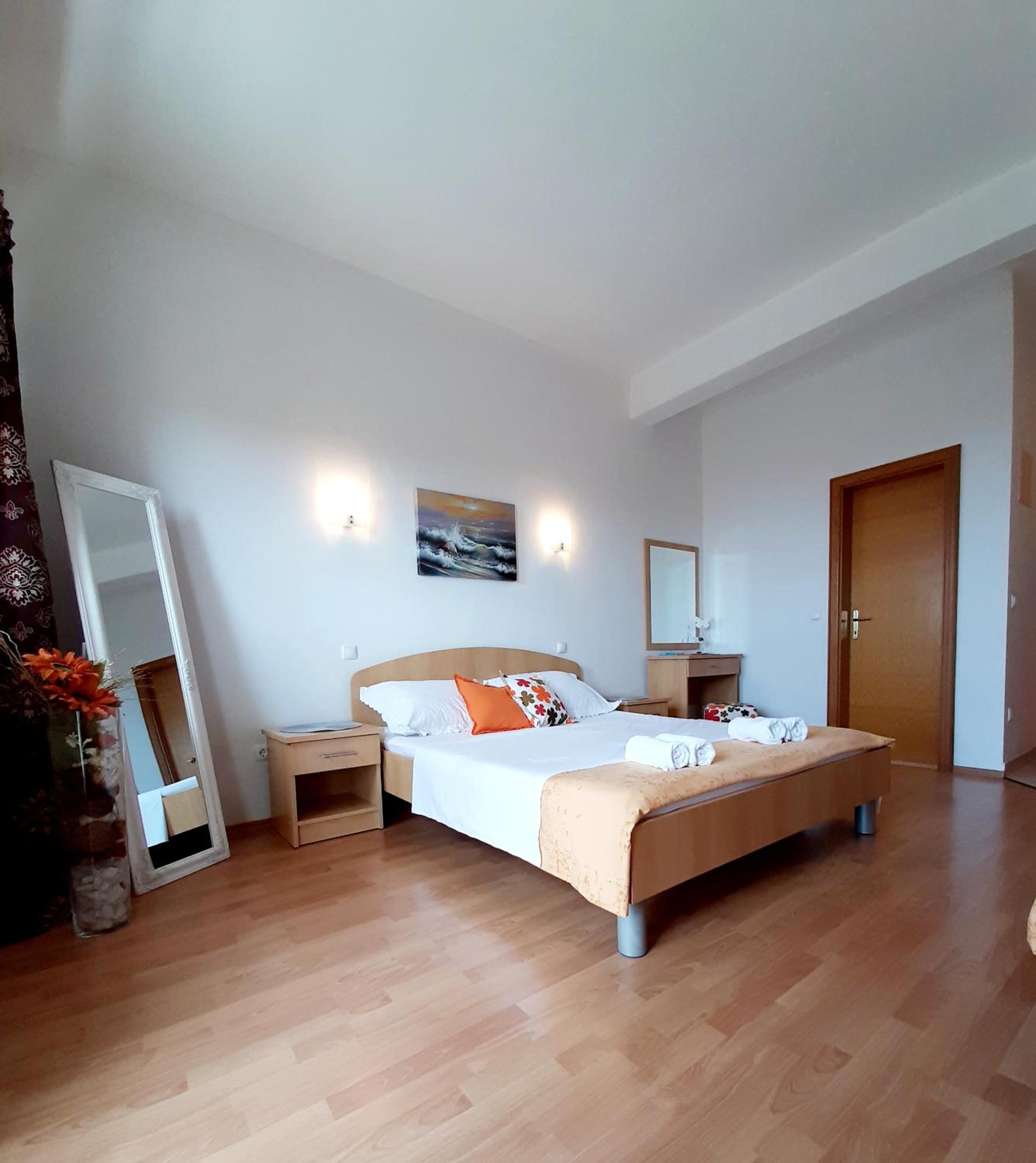 Apartments Akmadzic