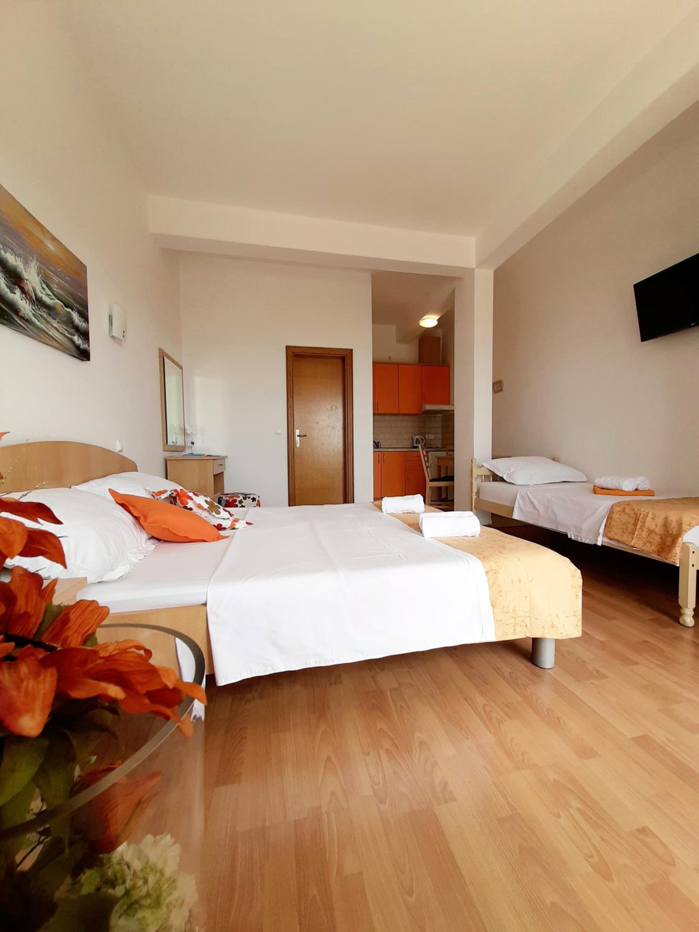 Apartments Akmadzic