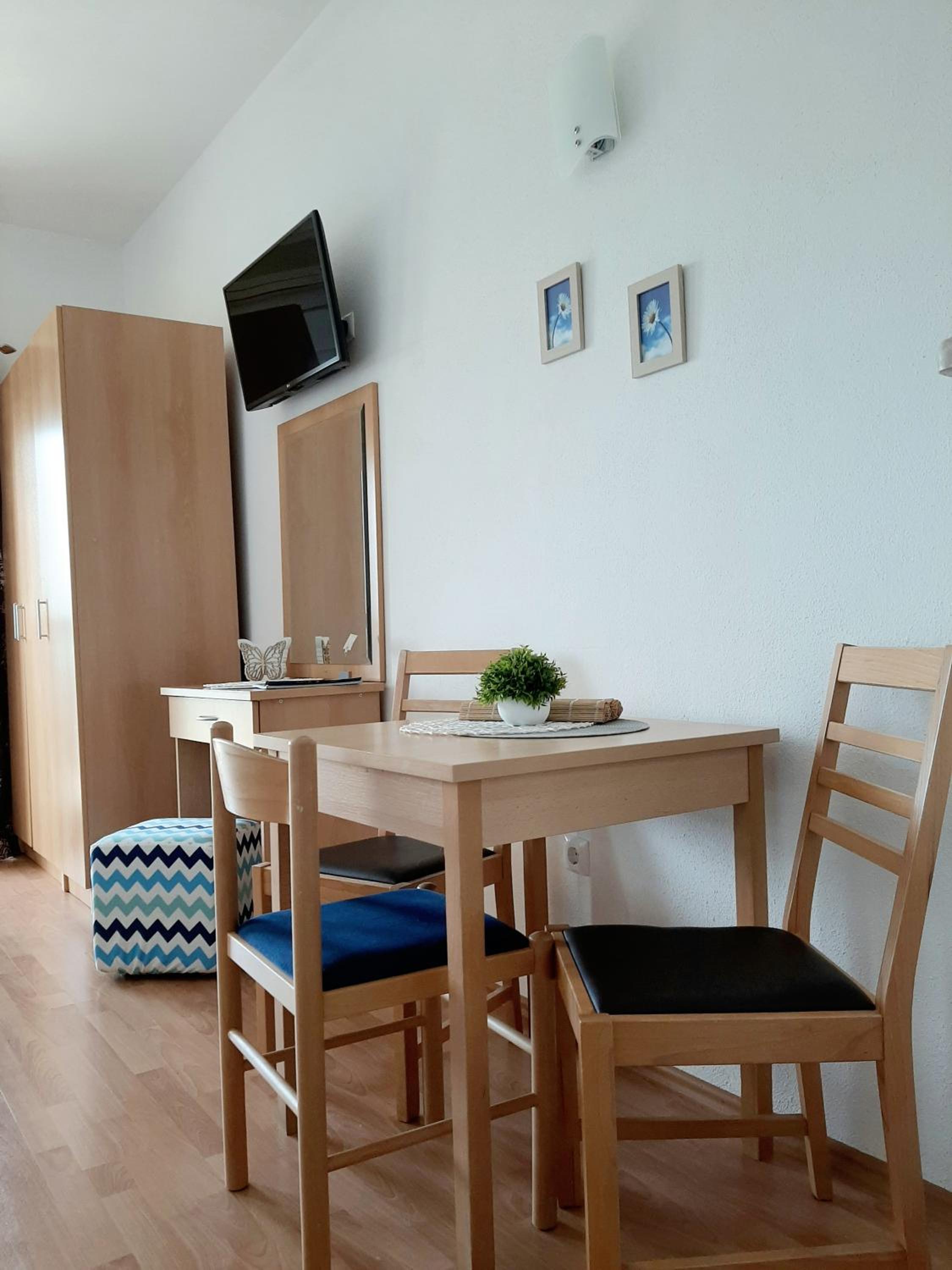 Apartments Akmadzic