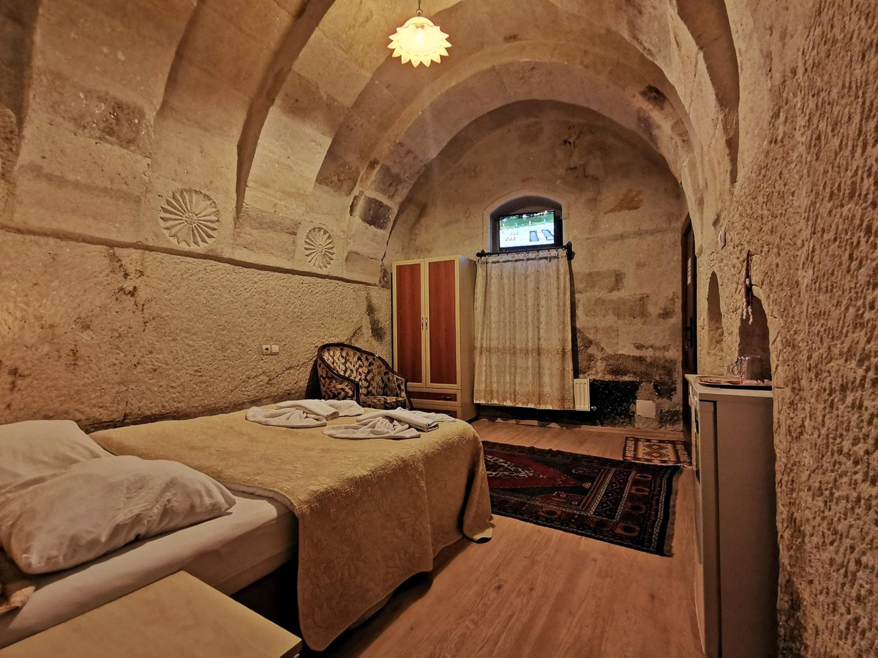 Falcon Cave Suites - Image 29