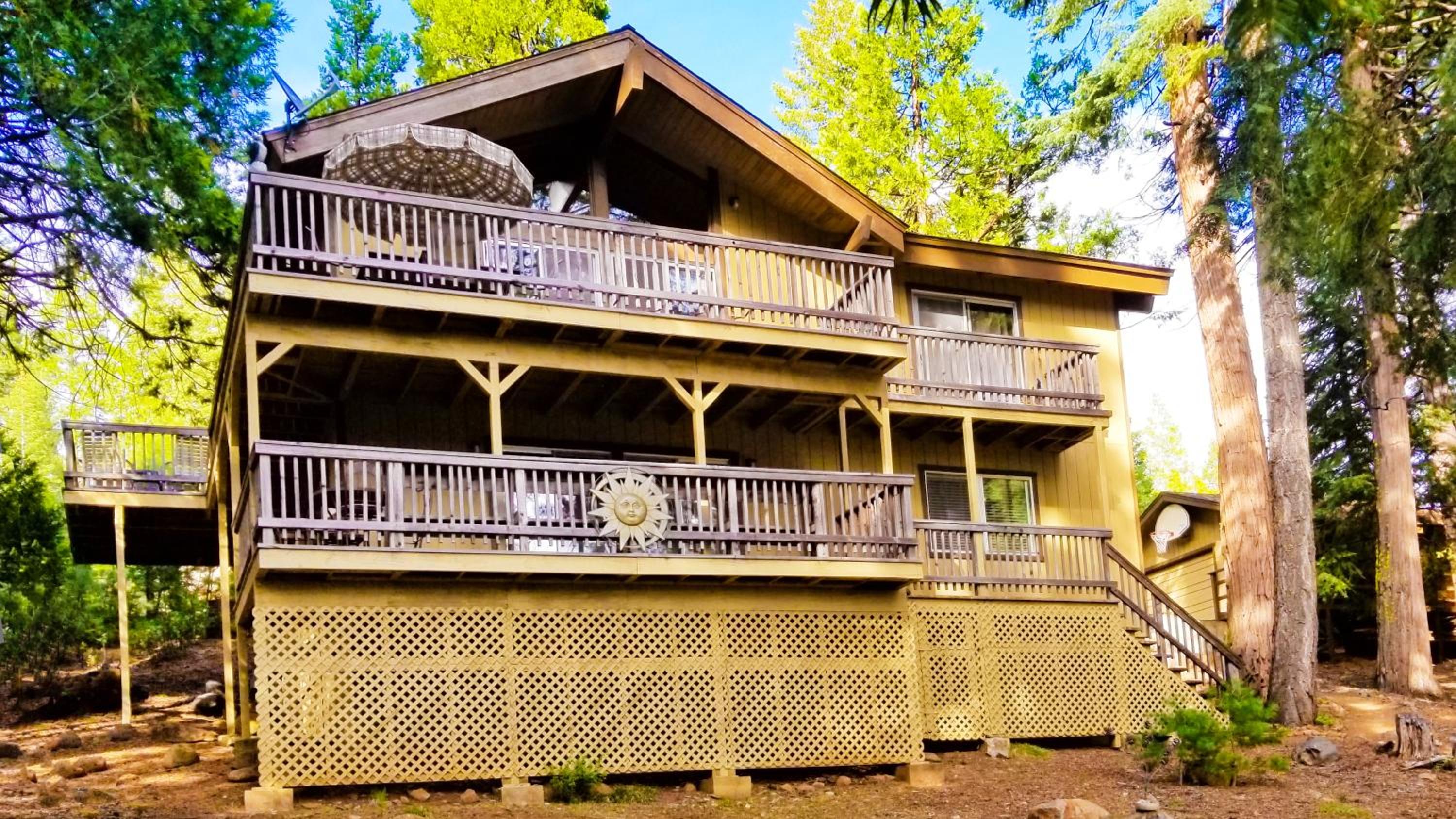 Cedar Ridge Retreat Lake Almanor view 4