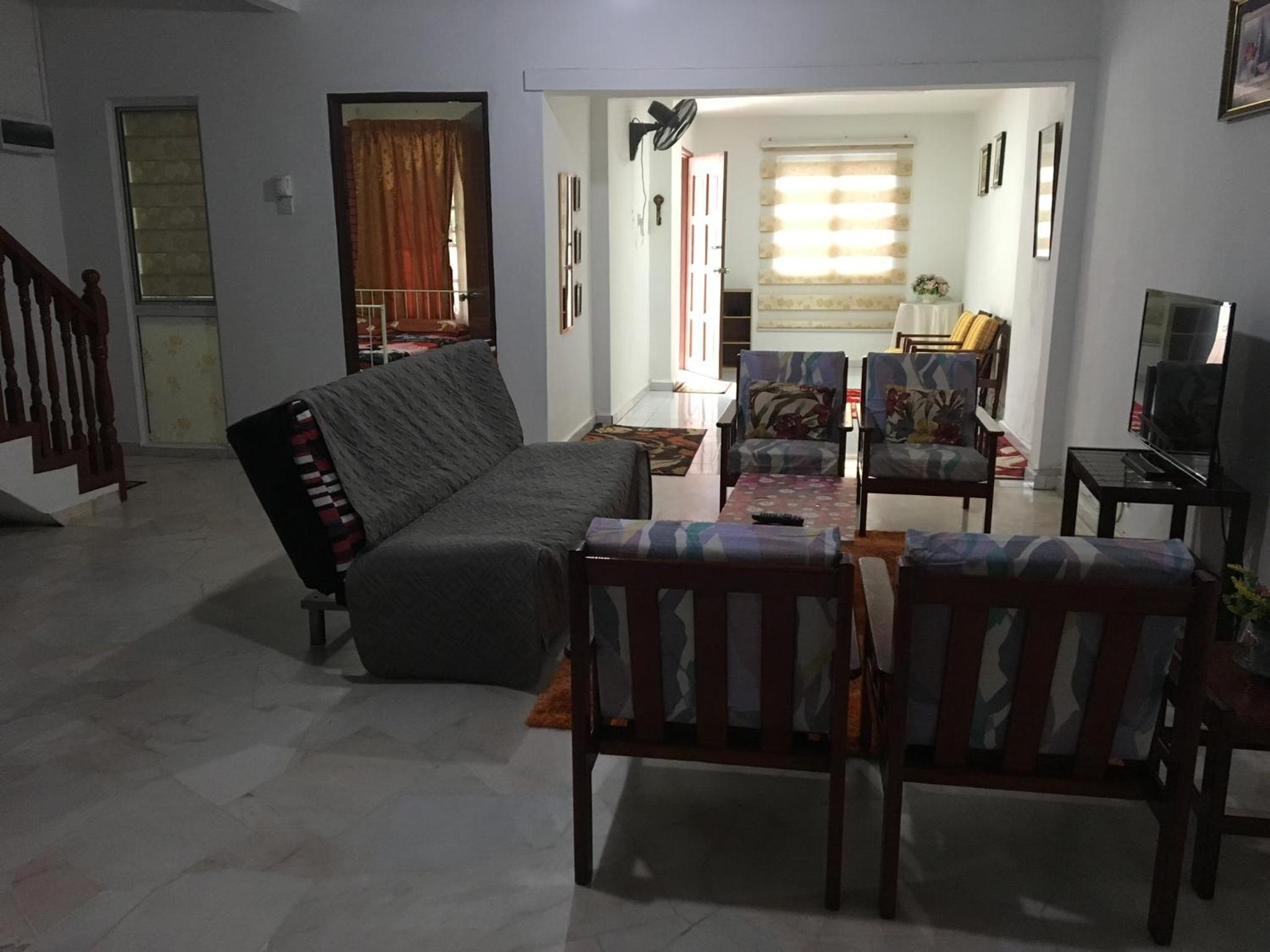 RB Double Storey Bandar Tasik Selatan Homestay