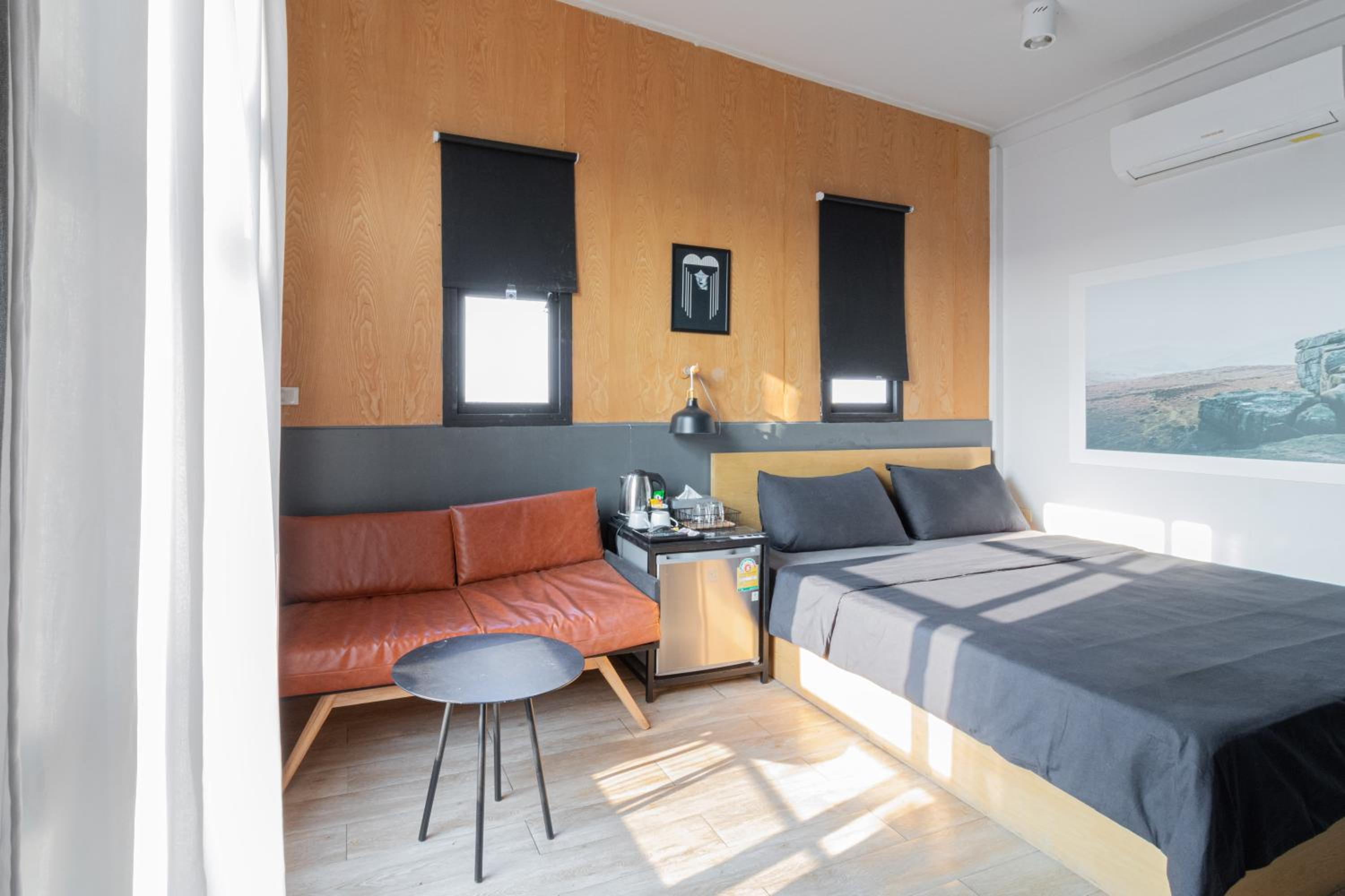 Beige Poshtels + Netflix