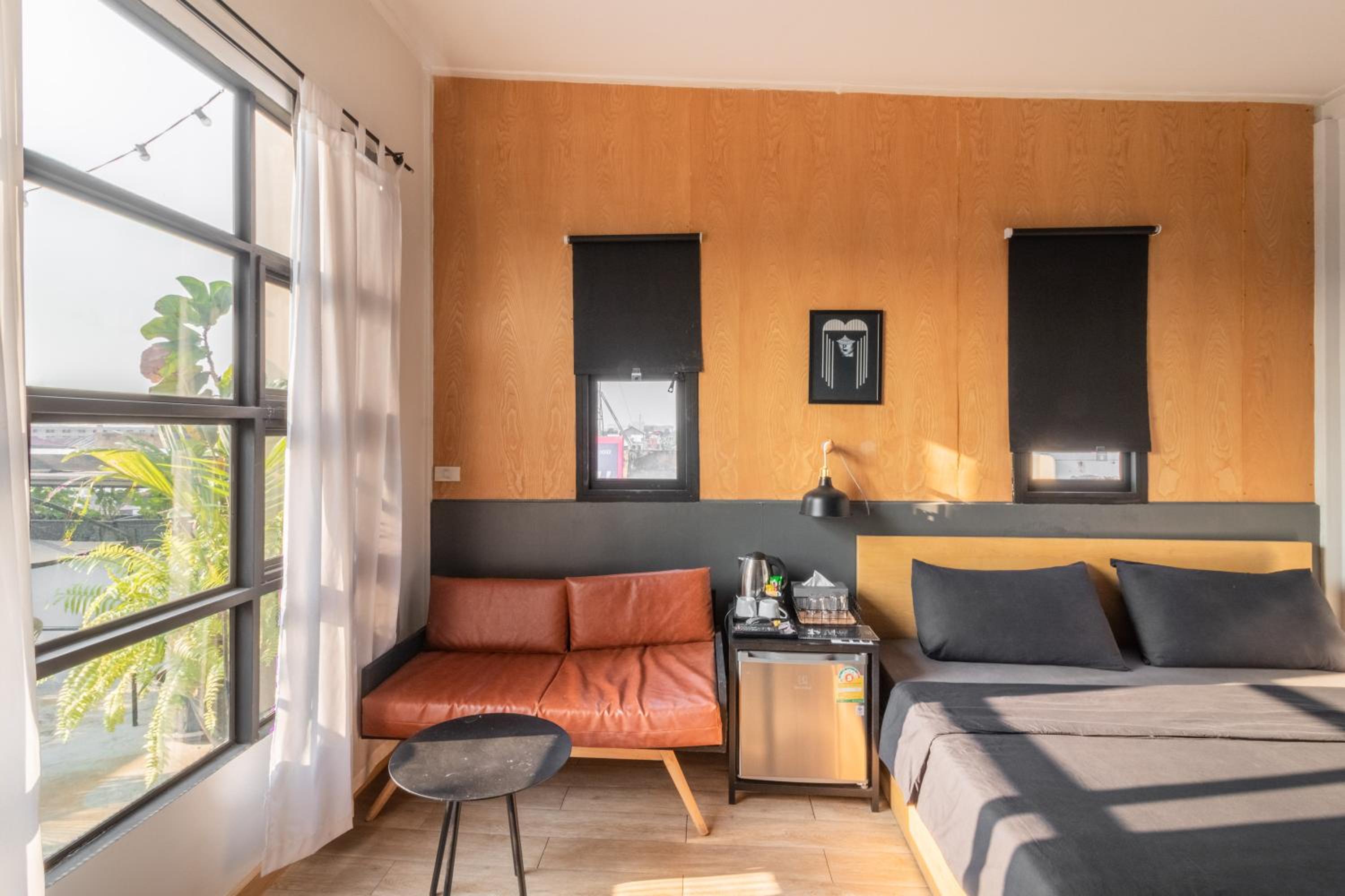 Beige Poshtels + Netflix