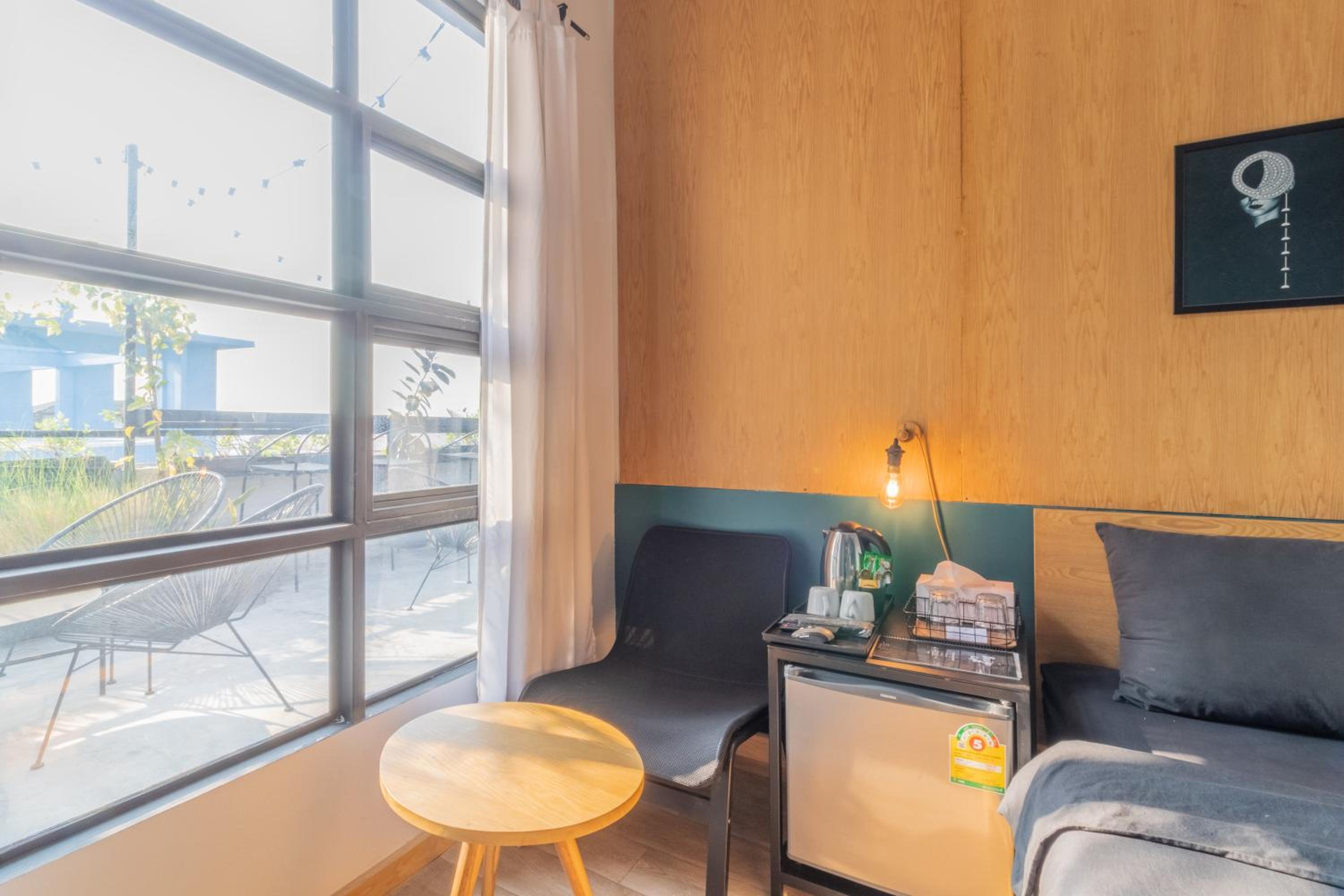 Beige Poshtels + Netflix