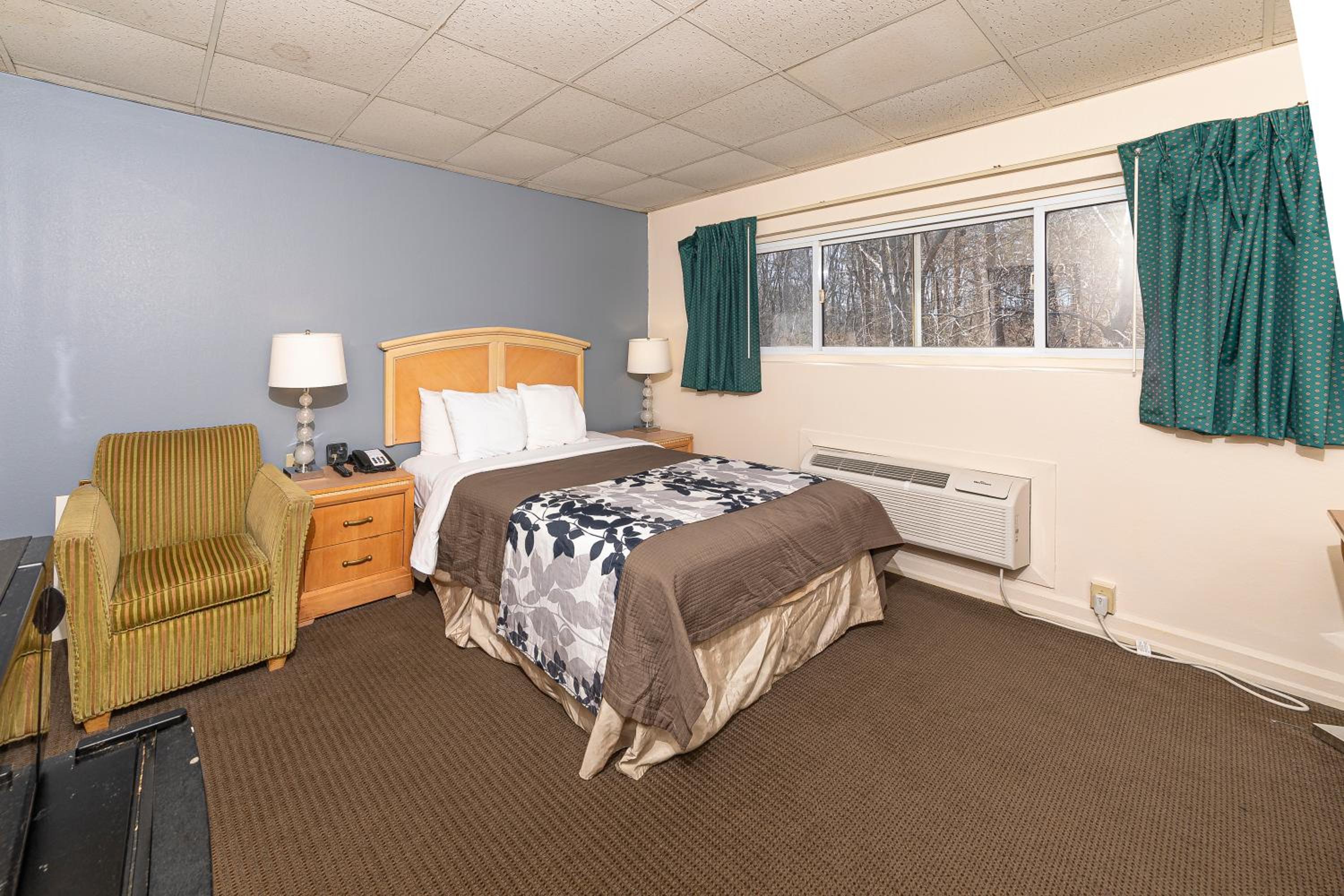 Boston Vacations - Bedford Motel - Property Image 1