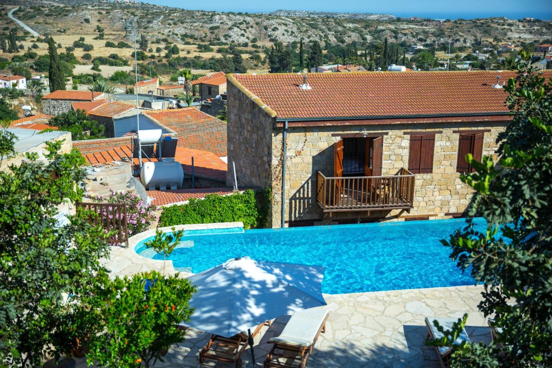 Eveleos Country House