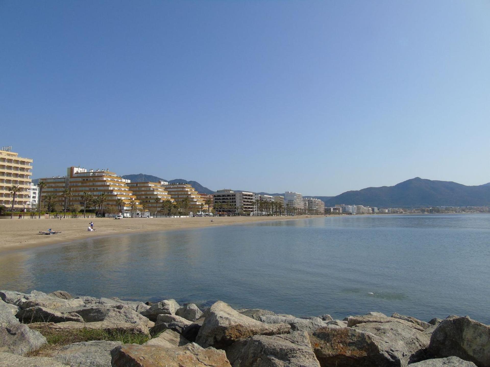 Appartement Première Ligne de mer avec piscine
