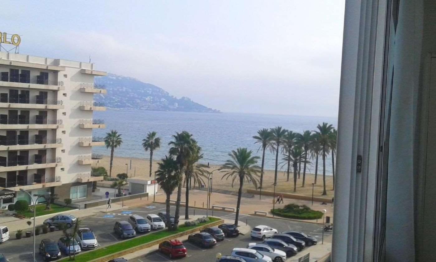 Appartement Première Ligne de mer avec piscine