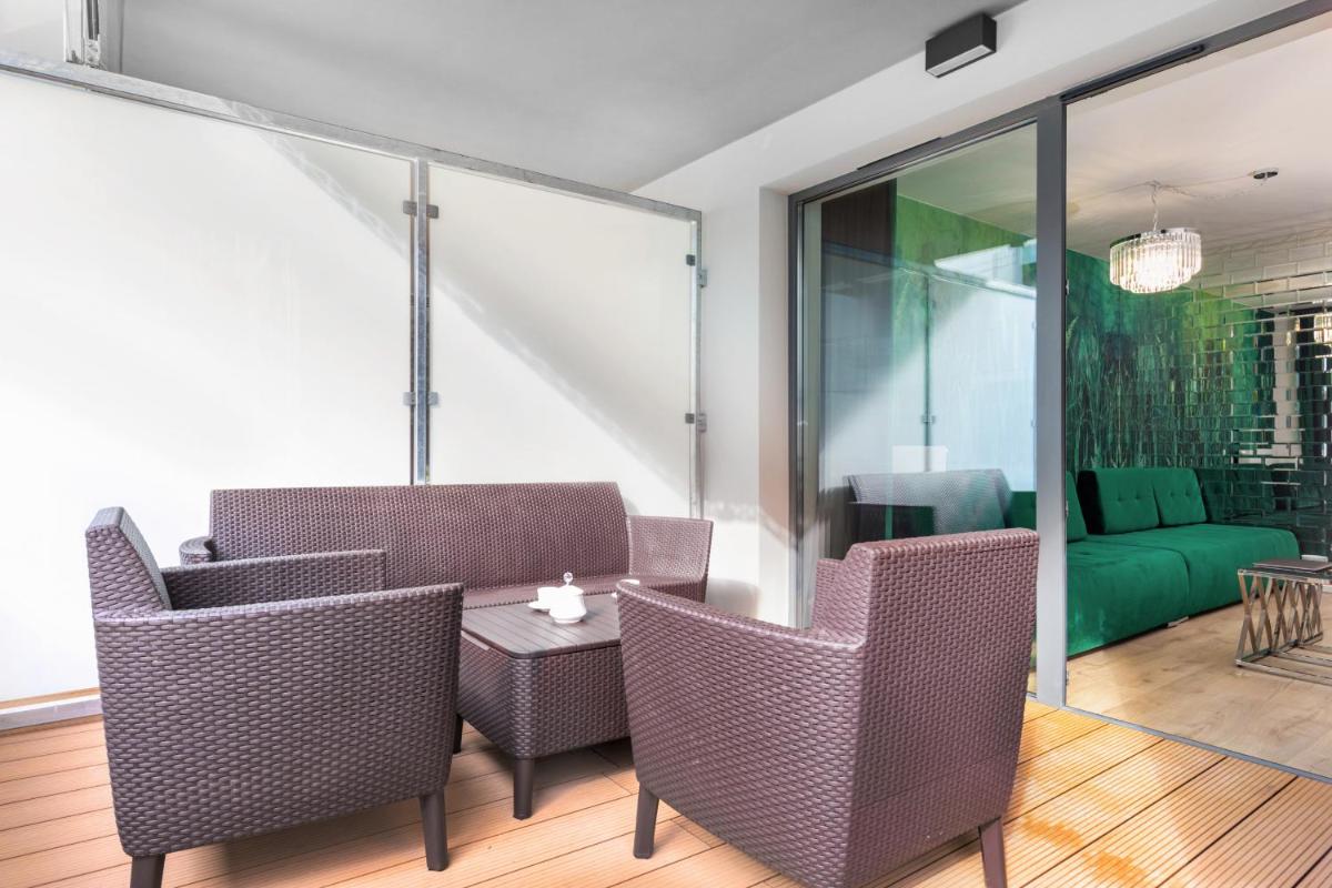 Seaside Terraces Deluxe Apartments by Renters Prestige view 4