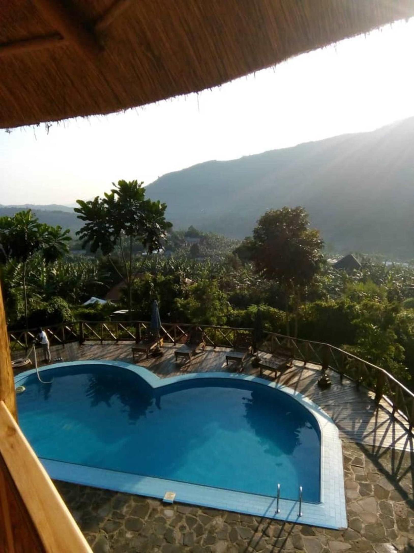 Trackers Safari Lodge Bwindi