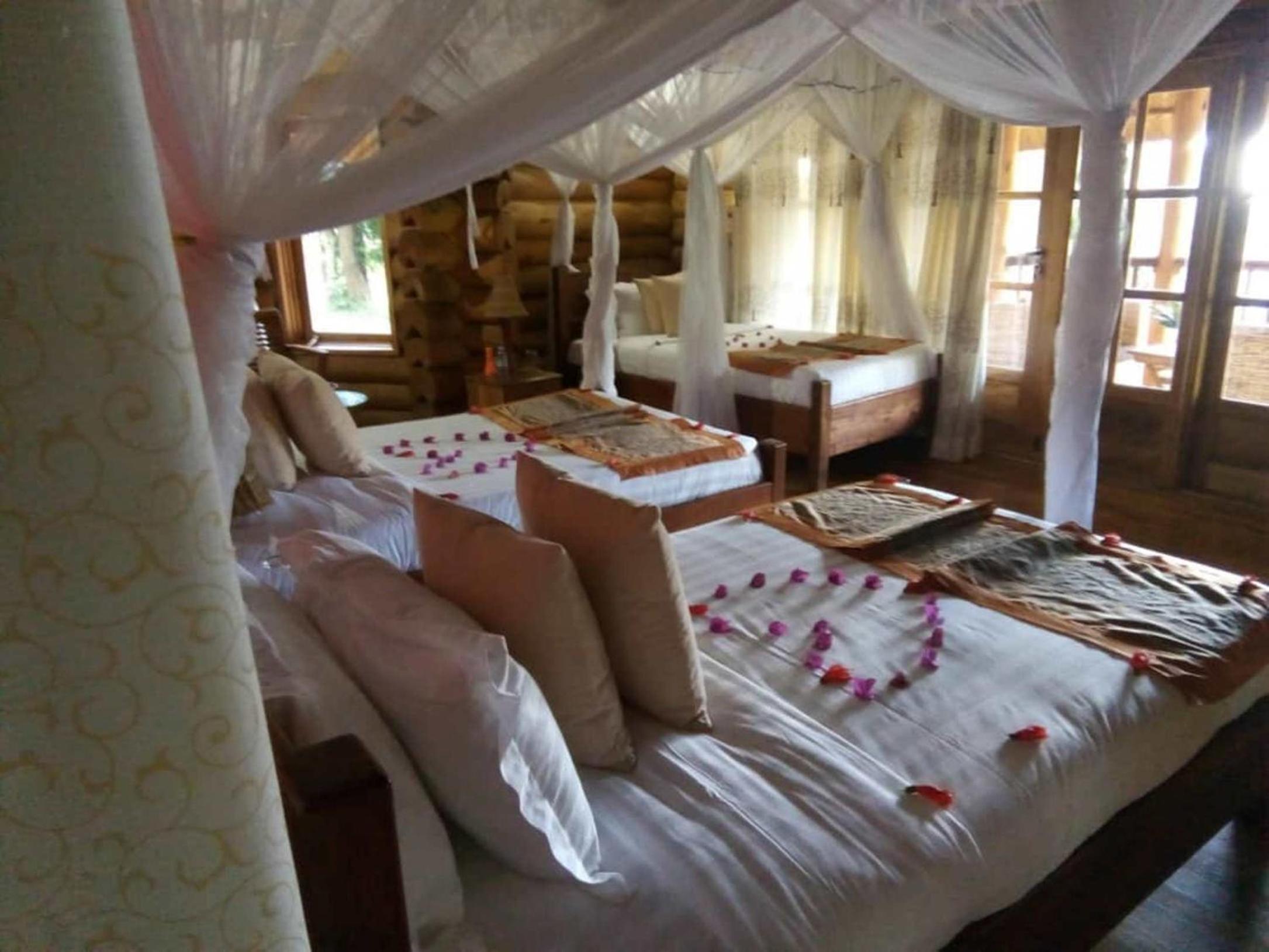 Trackers Safari Lodge Bwindi